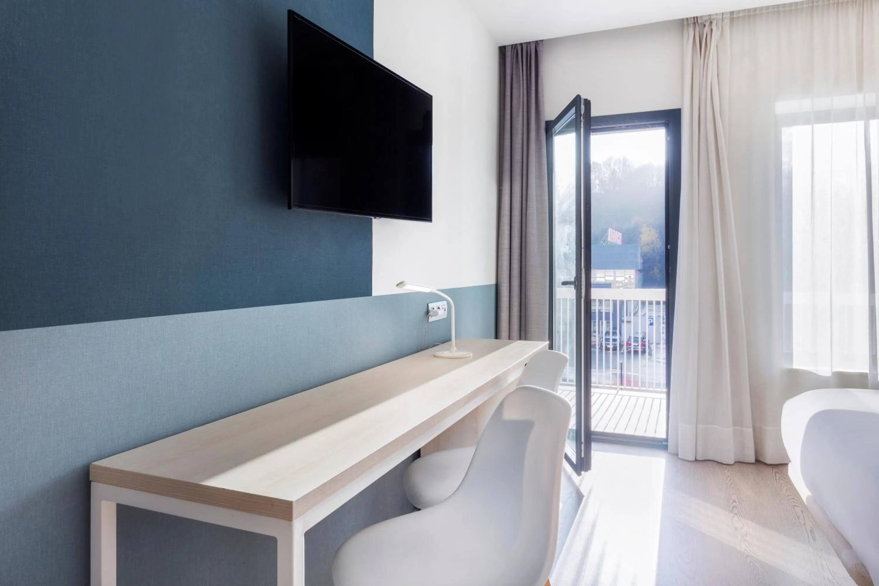 TV and multimedia in B&B HOTELS Donostia San Sebastián Aeropuerto