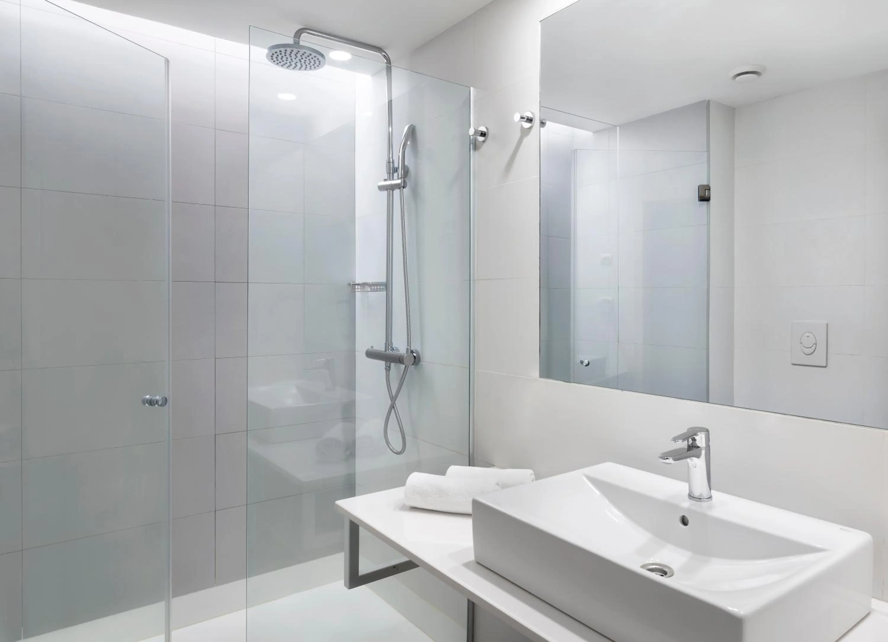 Bathroom in B&B HOTELS Donostia San Sebastián Aeropuerto