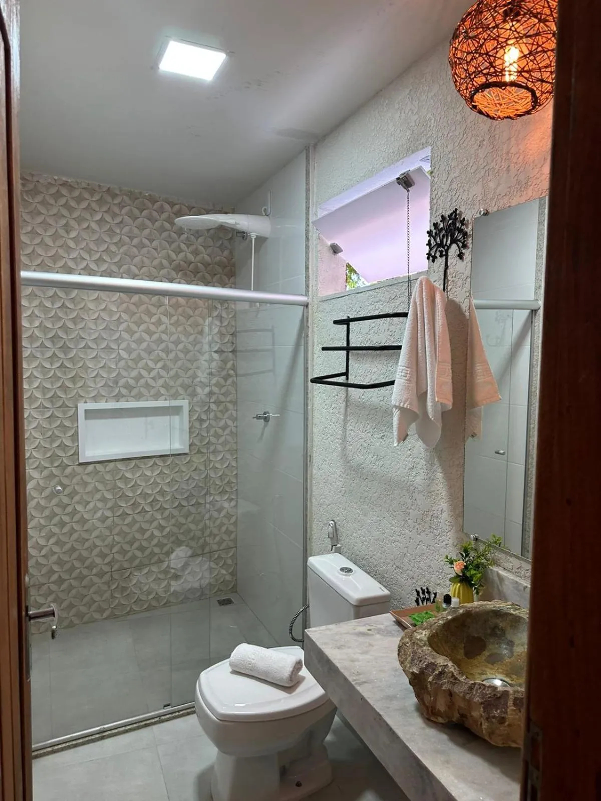 Shower in Pousada Preciosa do Arraial - com Natura e L'Occitane - recém inaugurada