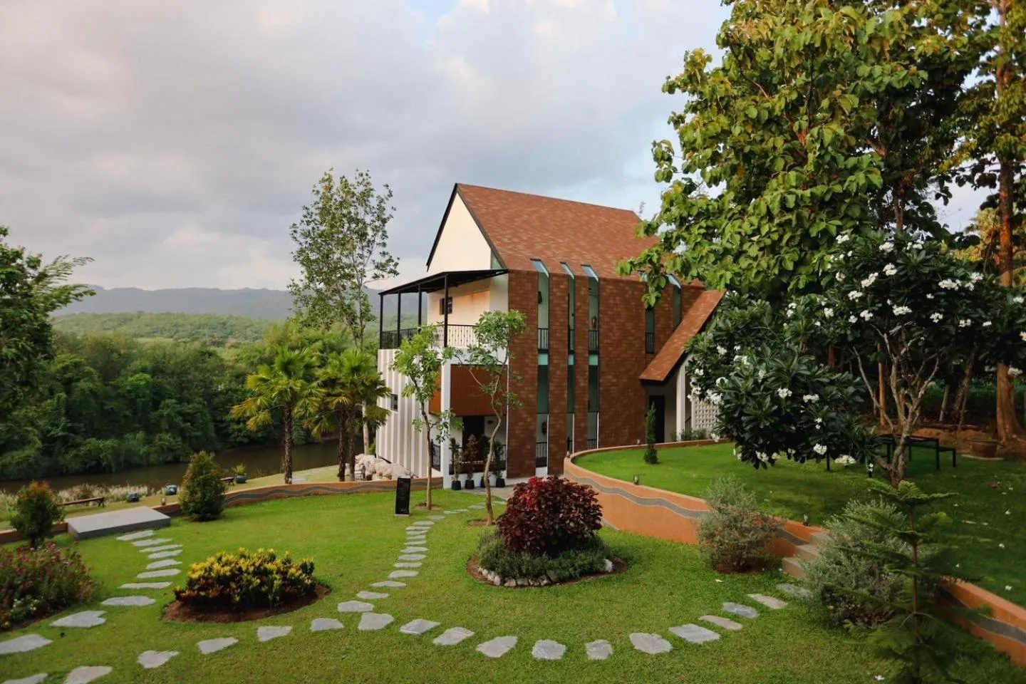 VeeVaree Riverkwai Resort