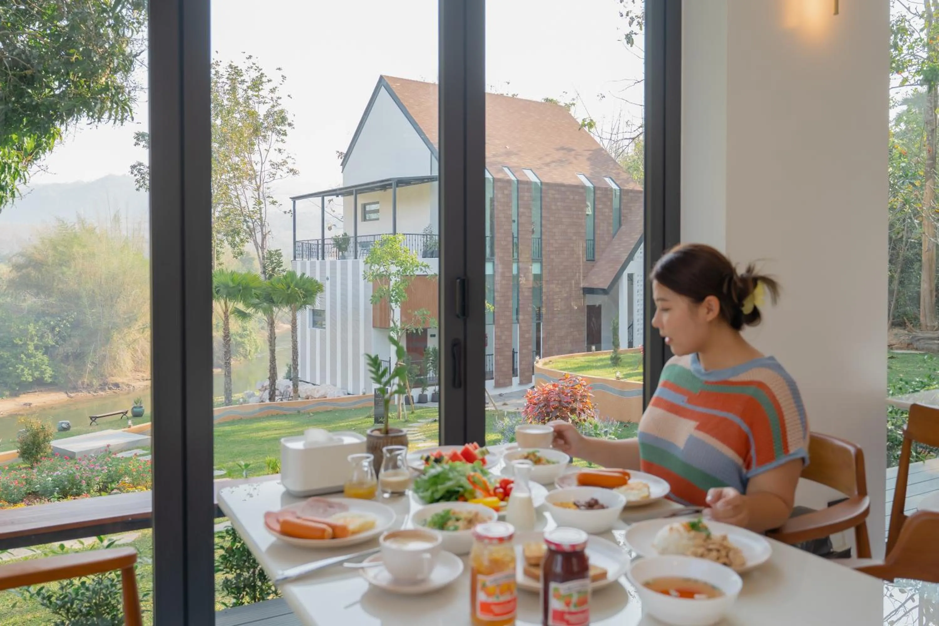 Food and drinks in VeeVaree Riverkwai Resort