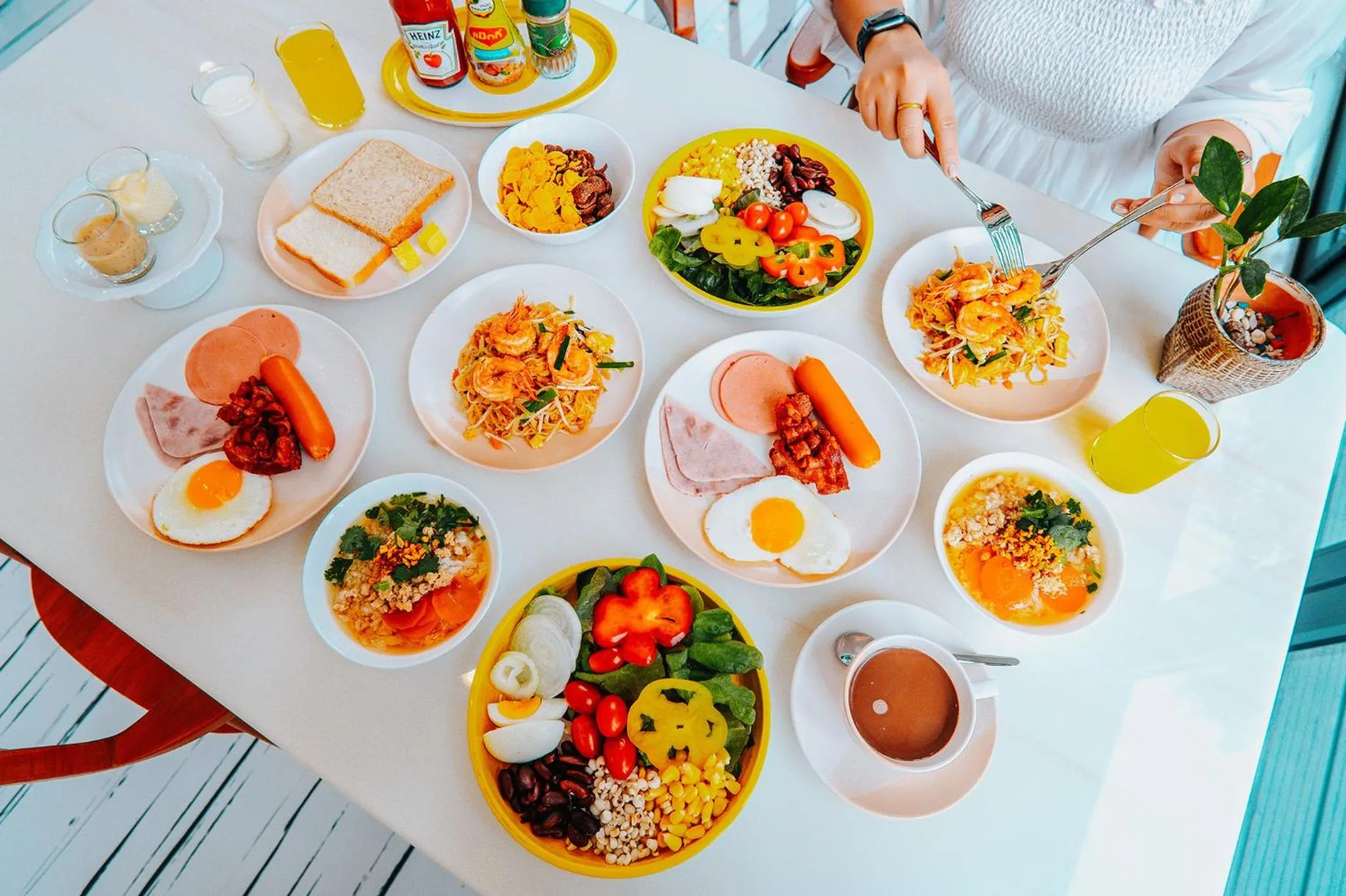 Food and drinks in VeeVaree Riverkwai Resort