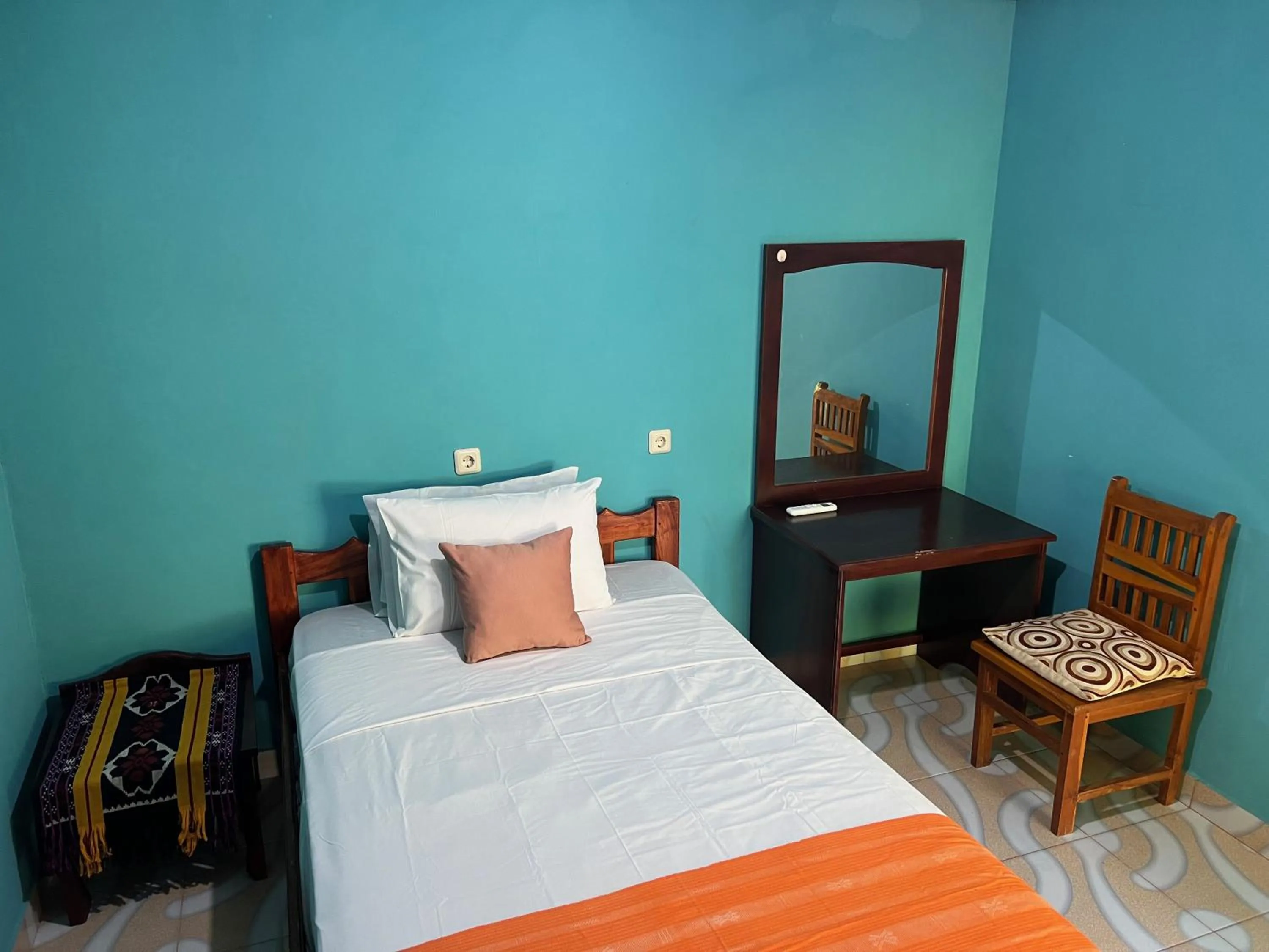 Bed in Rote Surf Resort - Lualemba Bungalows
