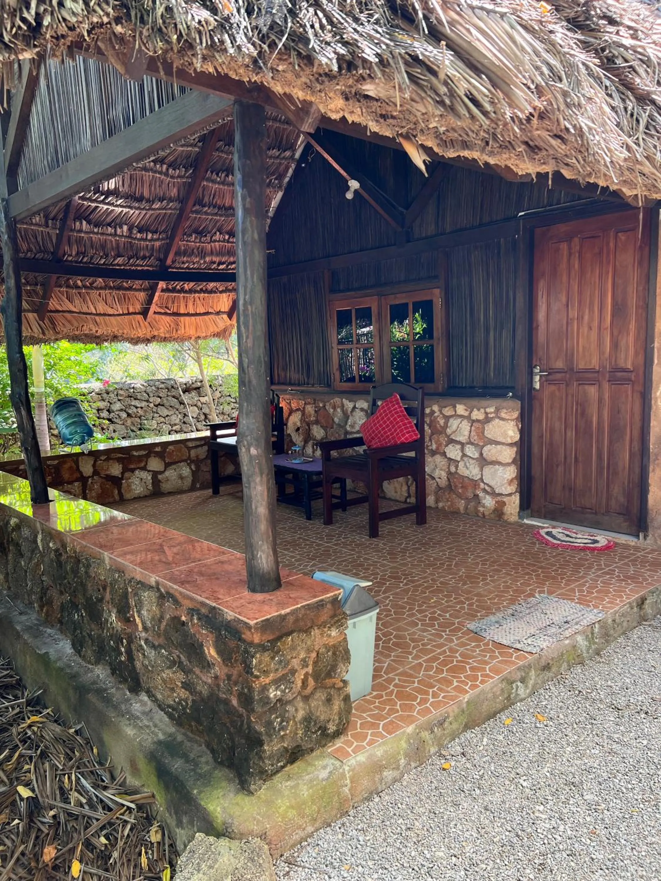 Property building in Rote Surf Resort - Lualemba Bungalows