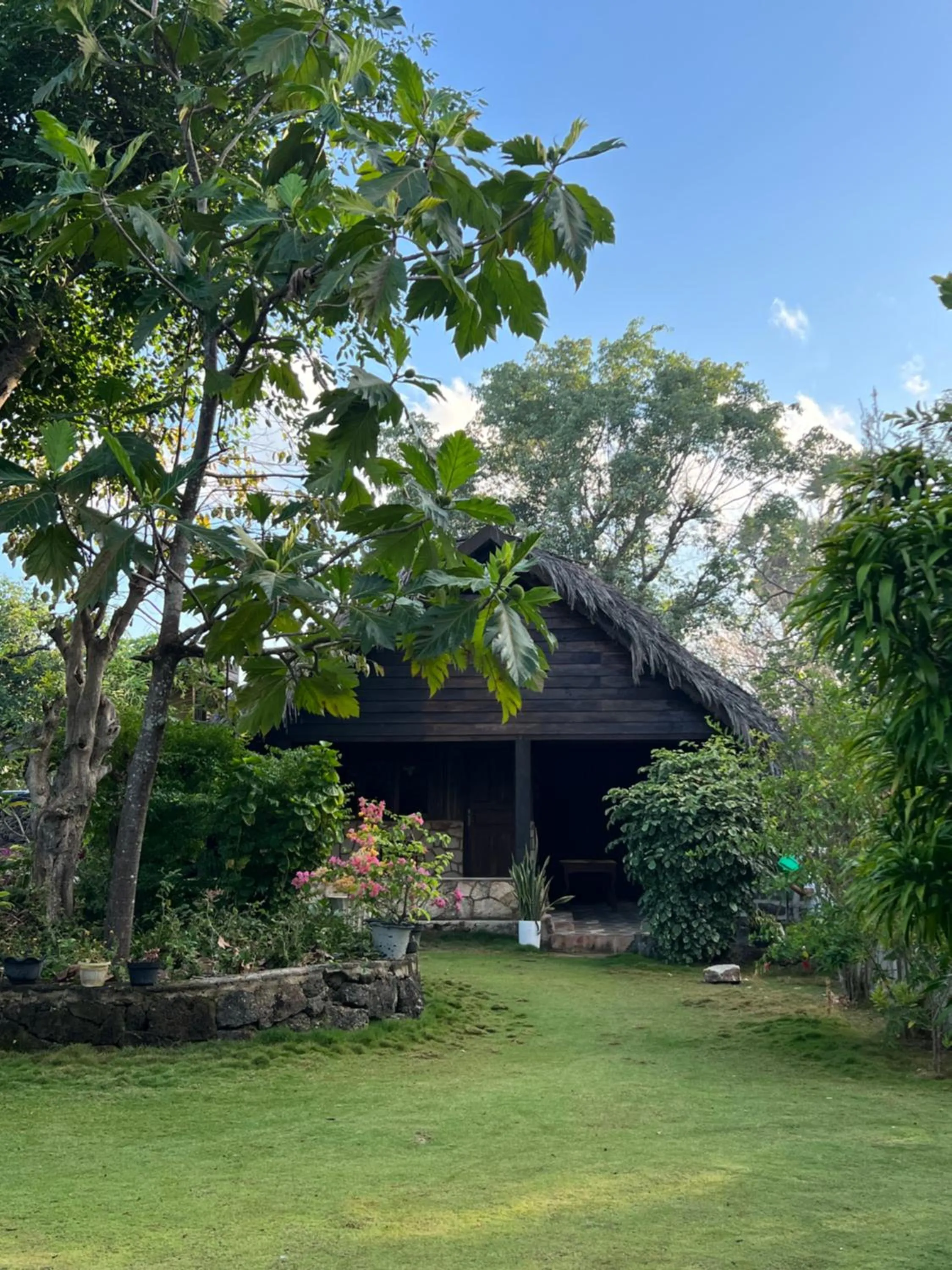 Property building in Rote Surf Resort - Lualemba Bungalows