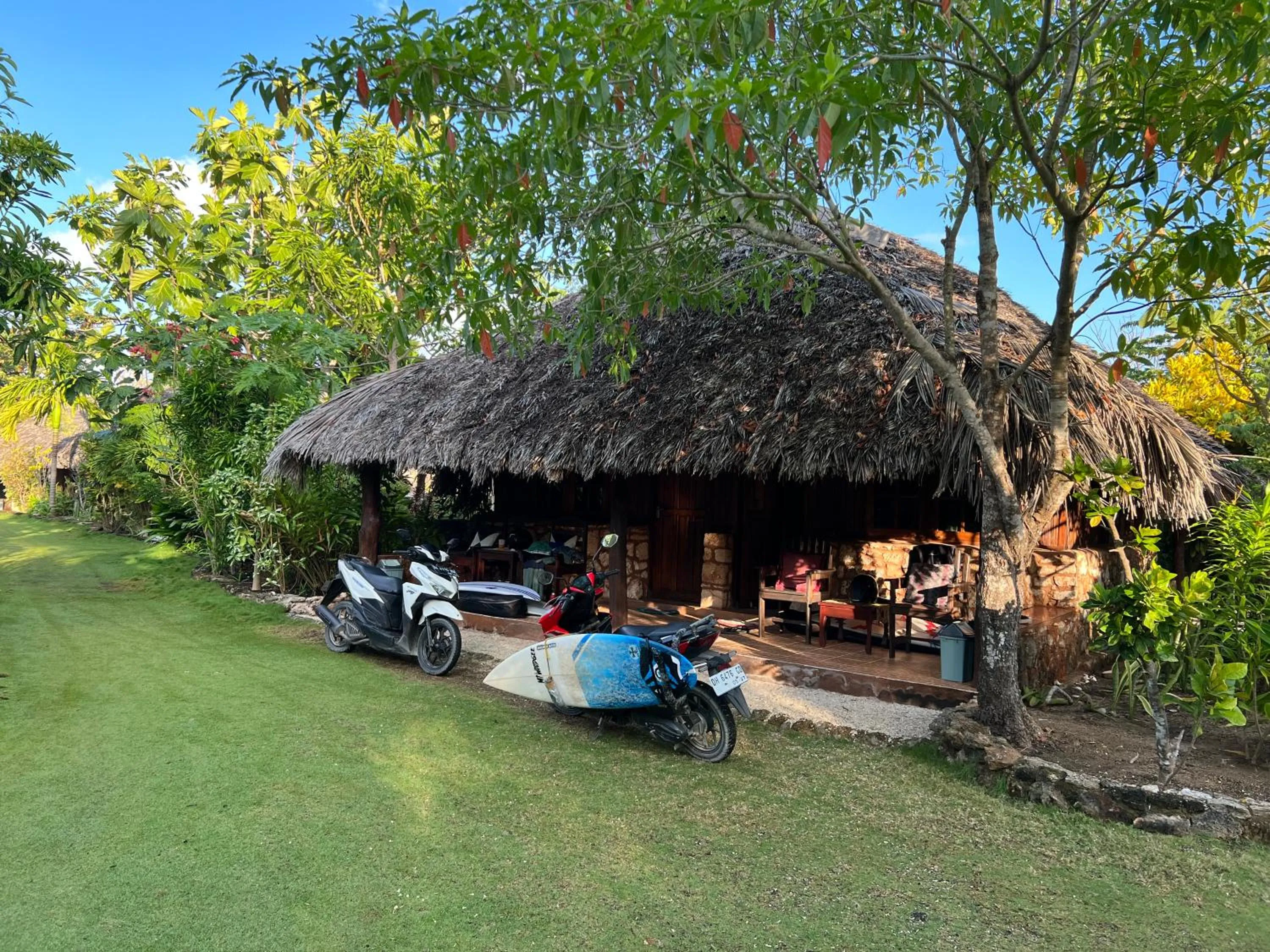 Property building in Rote Surf Resort - Lualemba Bungalows