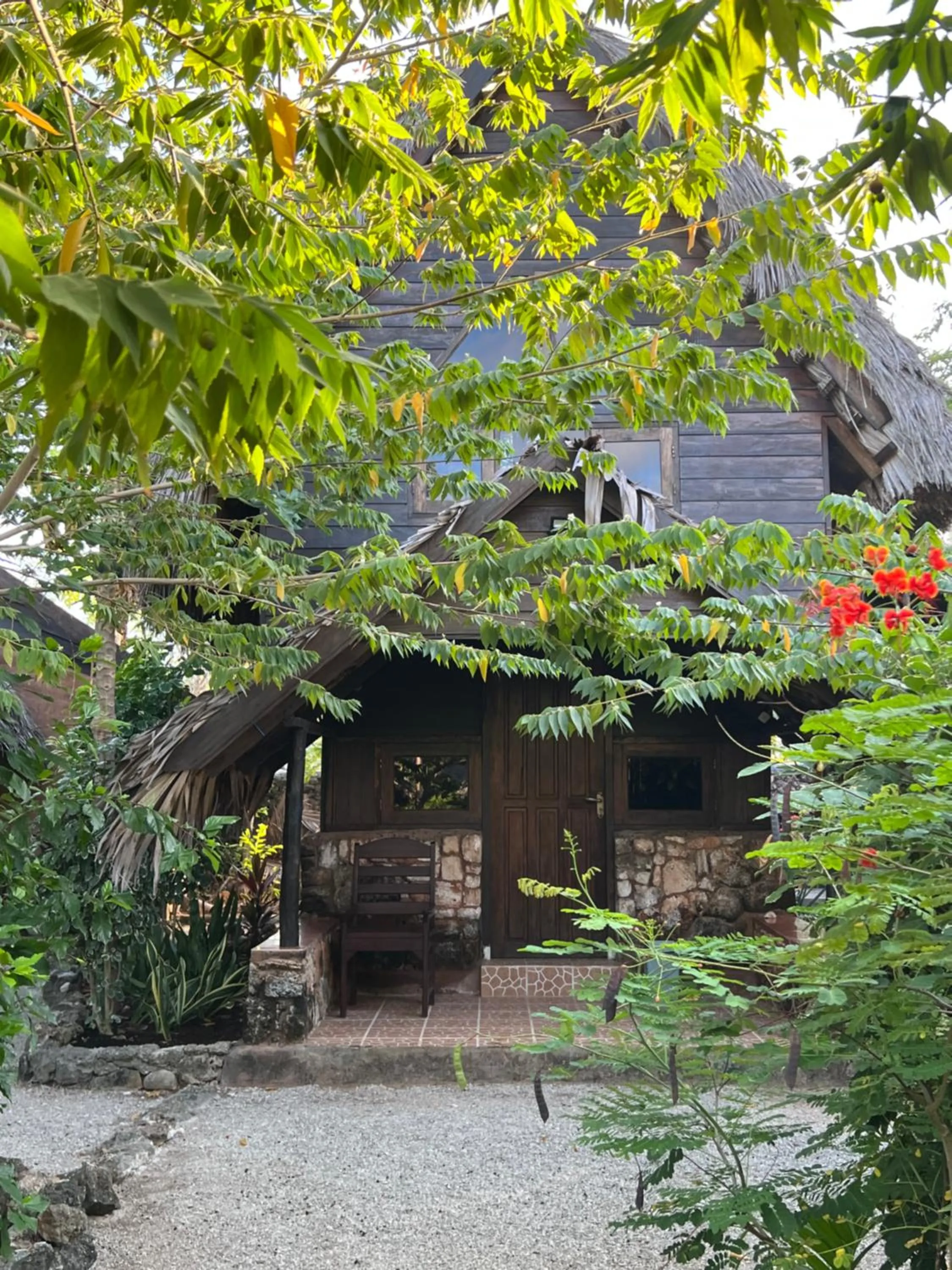 Property building in Rote Surf Resort - Lualemba Bungalows