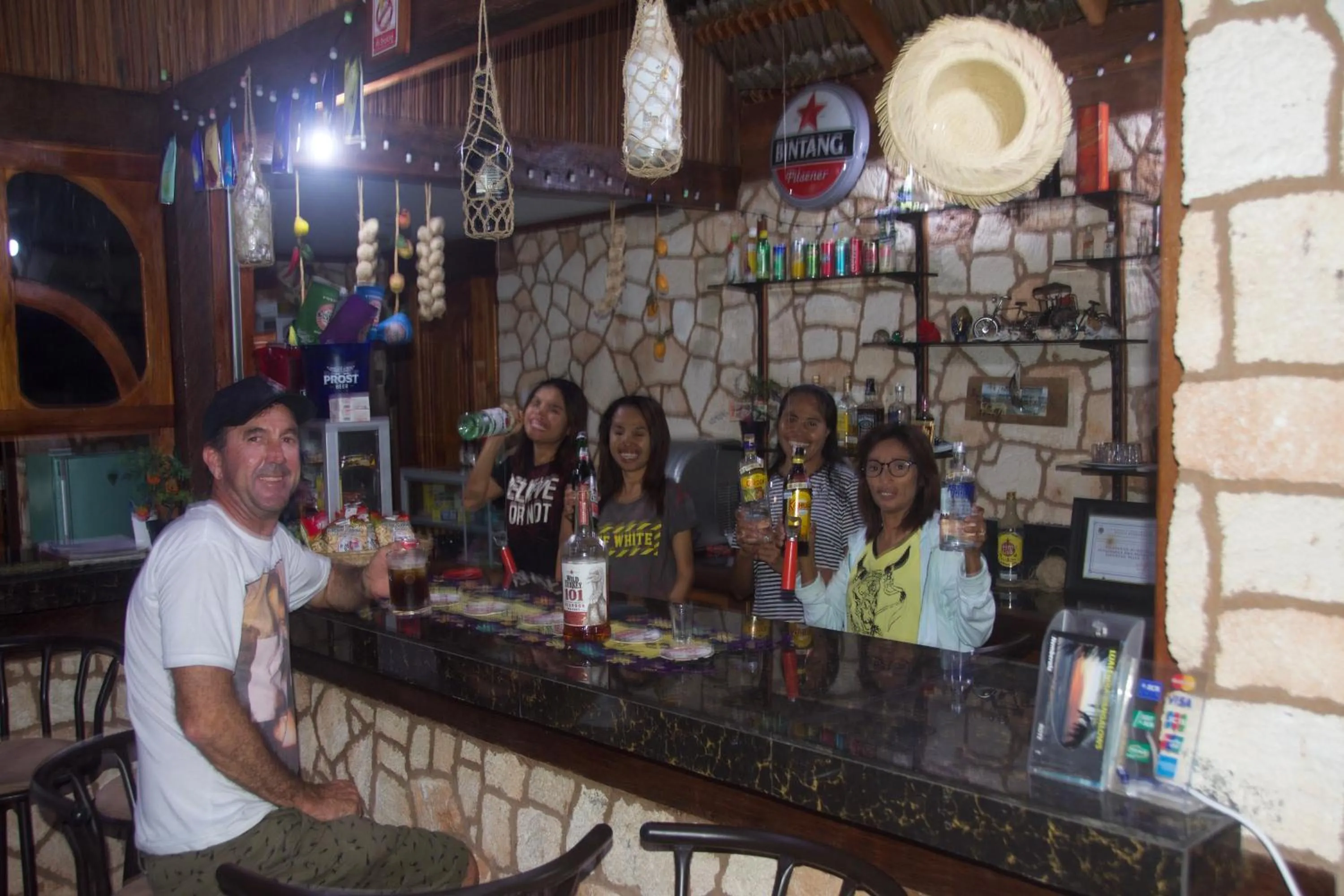 Restaurant/places to eat in Rote Surf Resort - Lualemba Bungalows