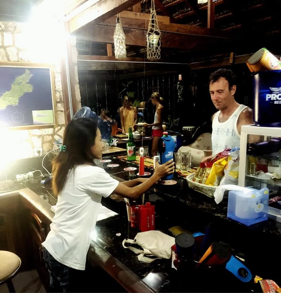 Restaurant/places to eat in Rote Surf Resort - Lualemba Bungalows