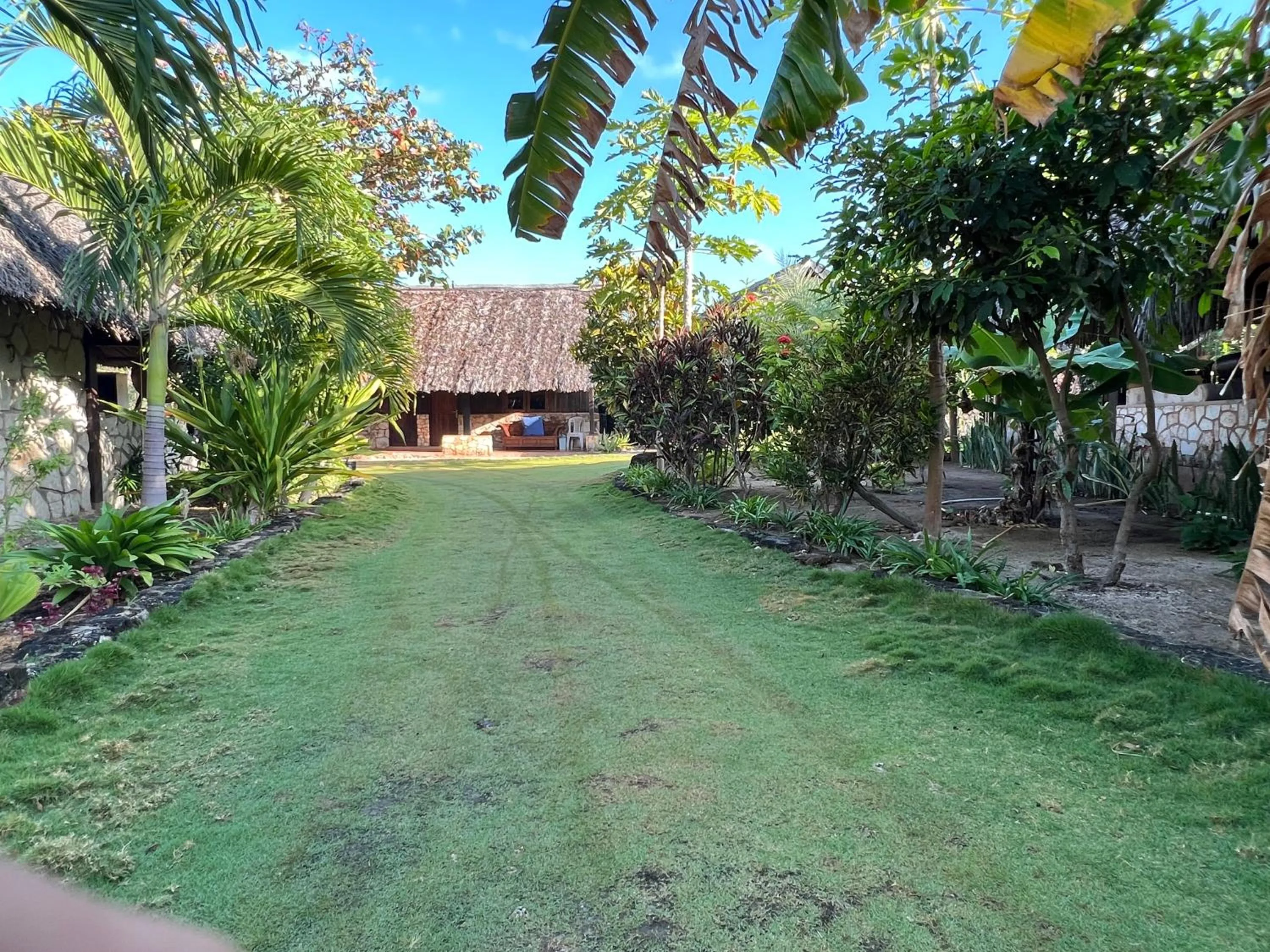 Property building in Rote Surf Resort - Lualemba Bungalows