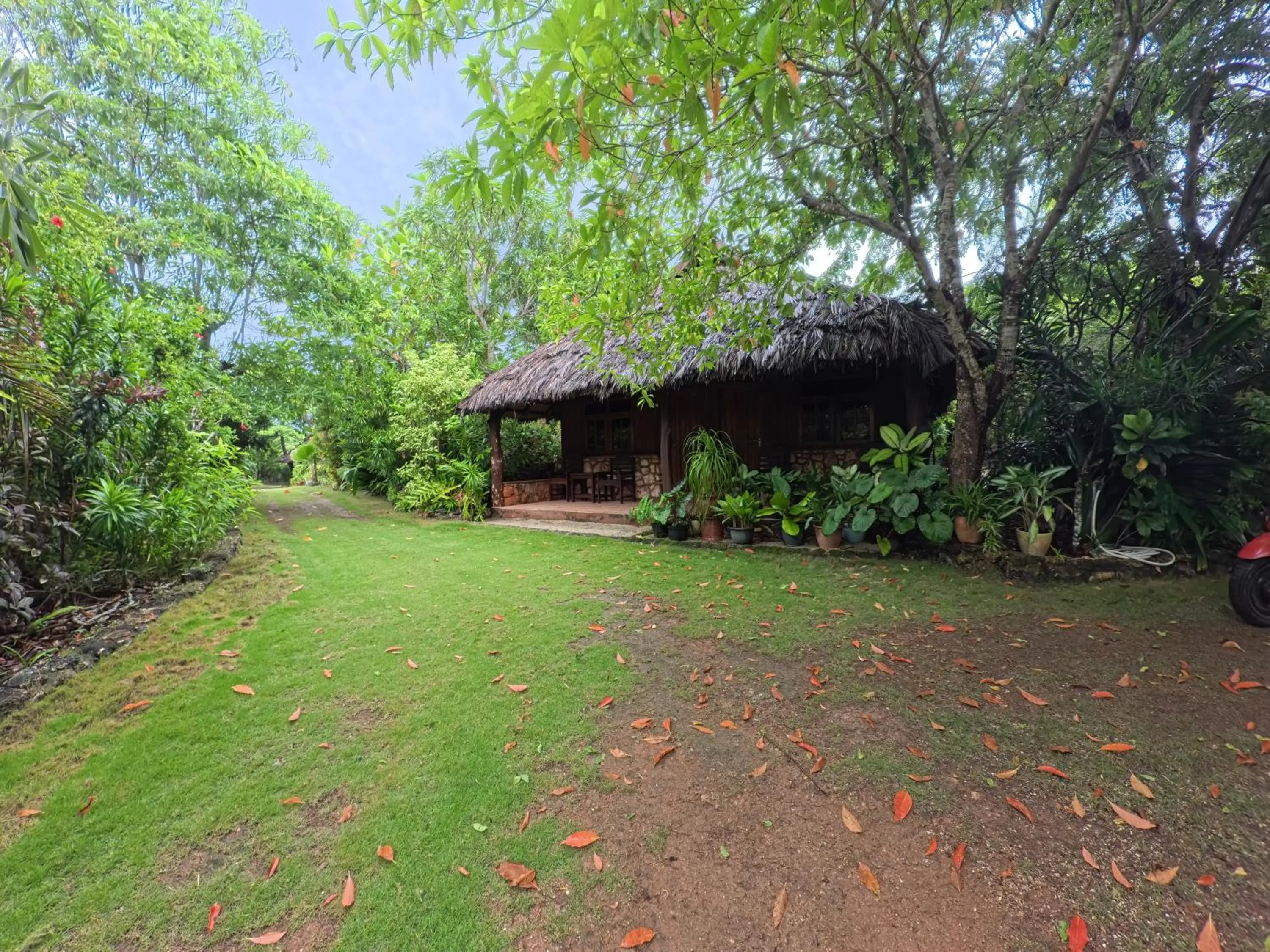 Property building in Rote Surf Resort - Lualemba Bungalows