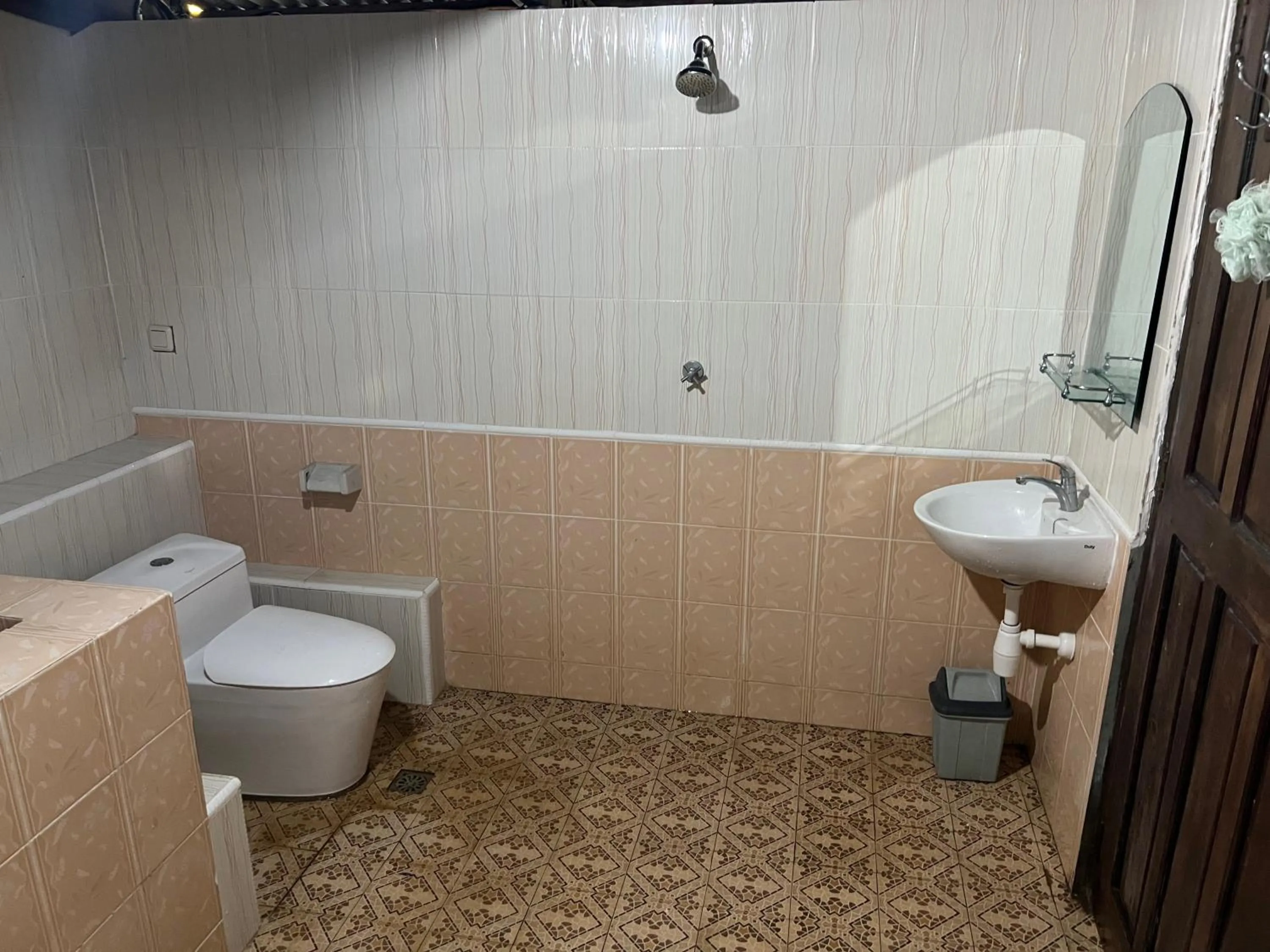 Shower in Rote Surf Resort - Lualemba Bungalows