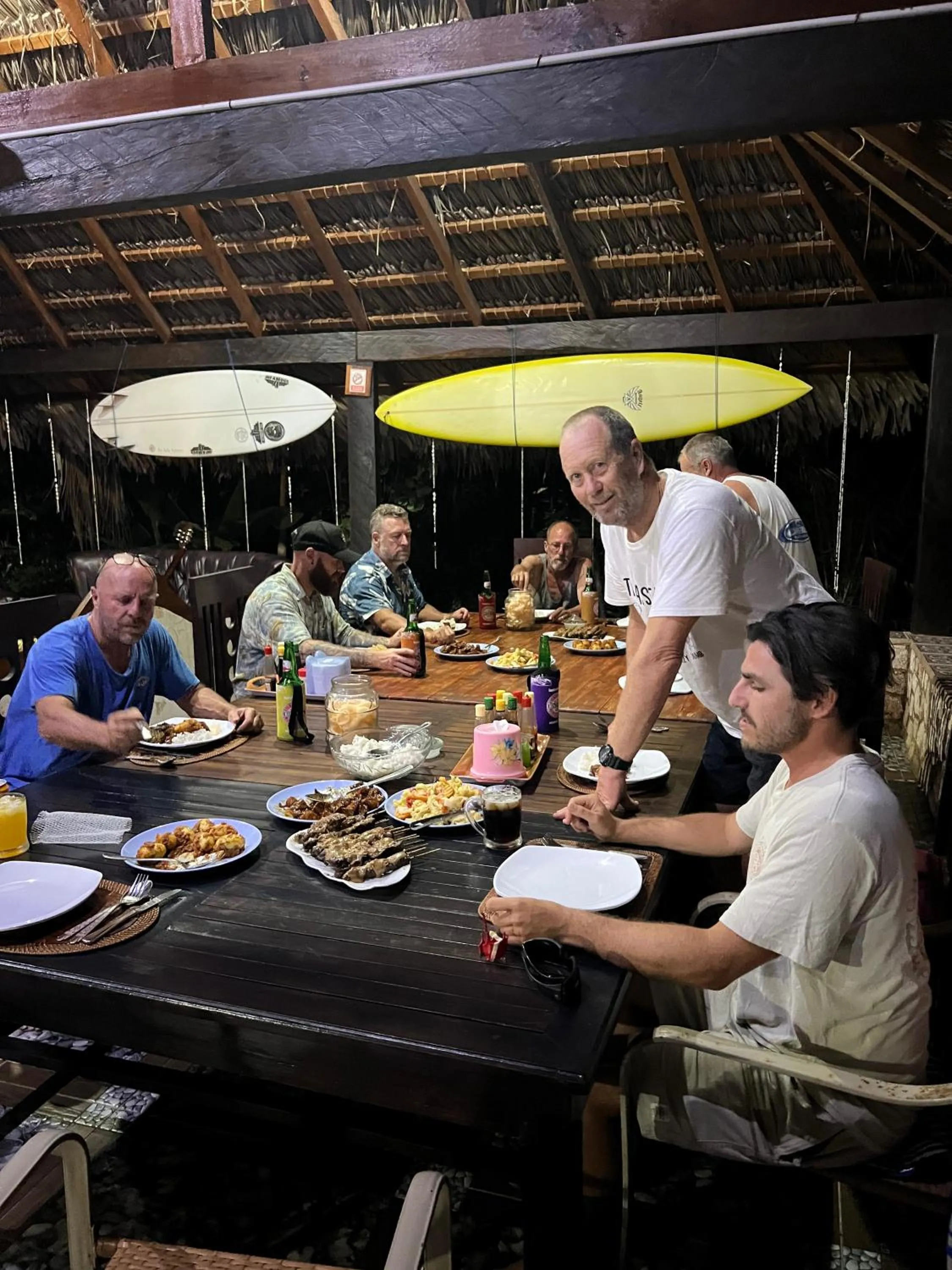 Restaurant/places to eat in Rote Surf Resort - Lualemba Bungalows