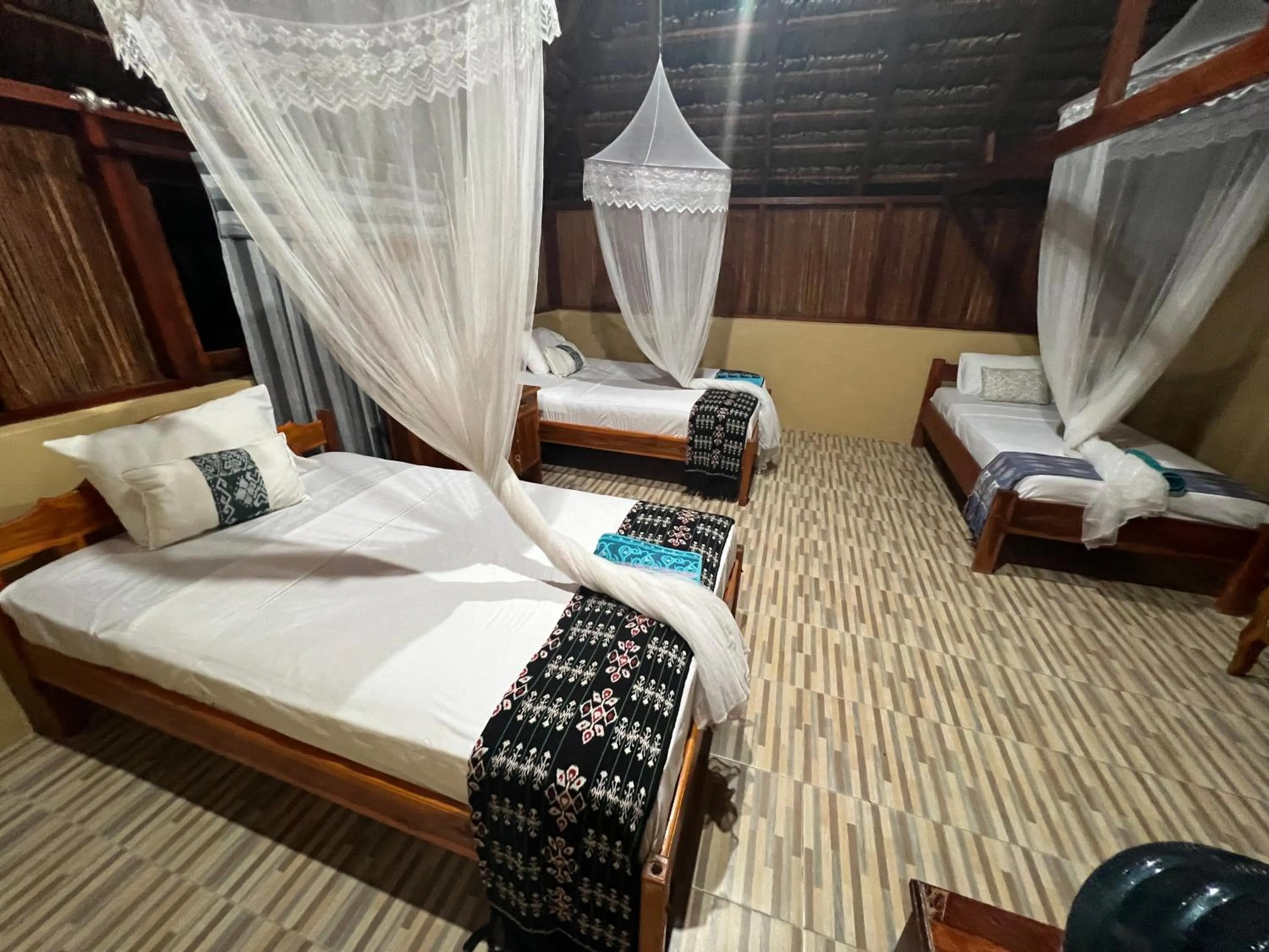 Bed in Rote Surf Resort - Lualemba Bungalows