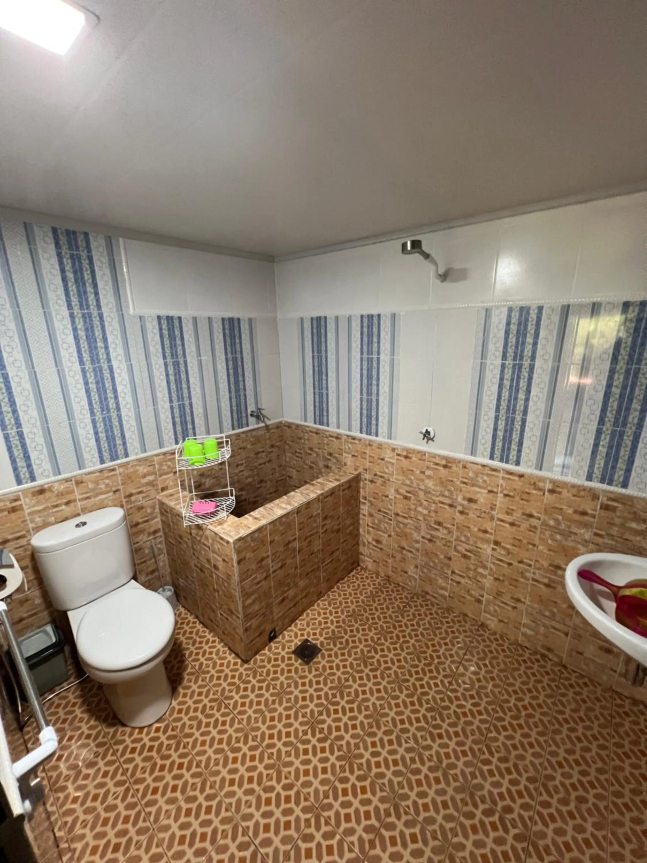 Shower in Rote Surf Resort - Lualemba Bungalows