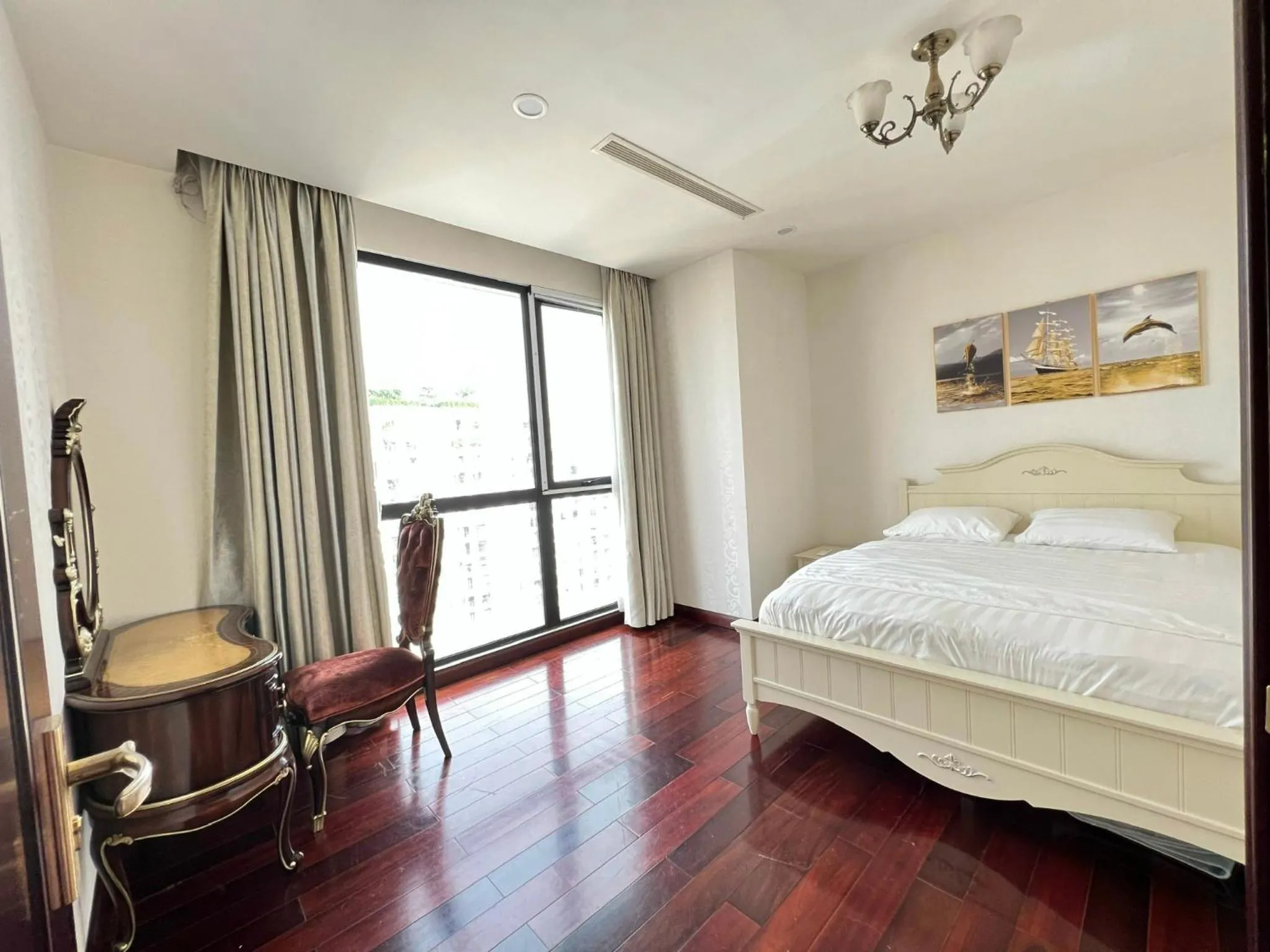 Bed in Vincom Royal City 72 Nguyễn Trãi Thanh Xuân