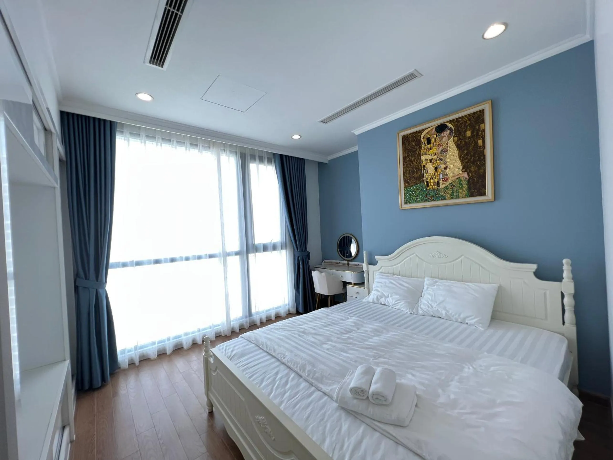 Bed in Vincom Royal City 72 Nguyễn Trãi Thanh Xuân