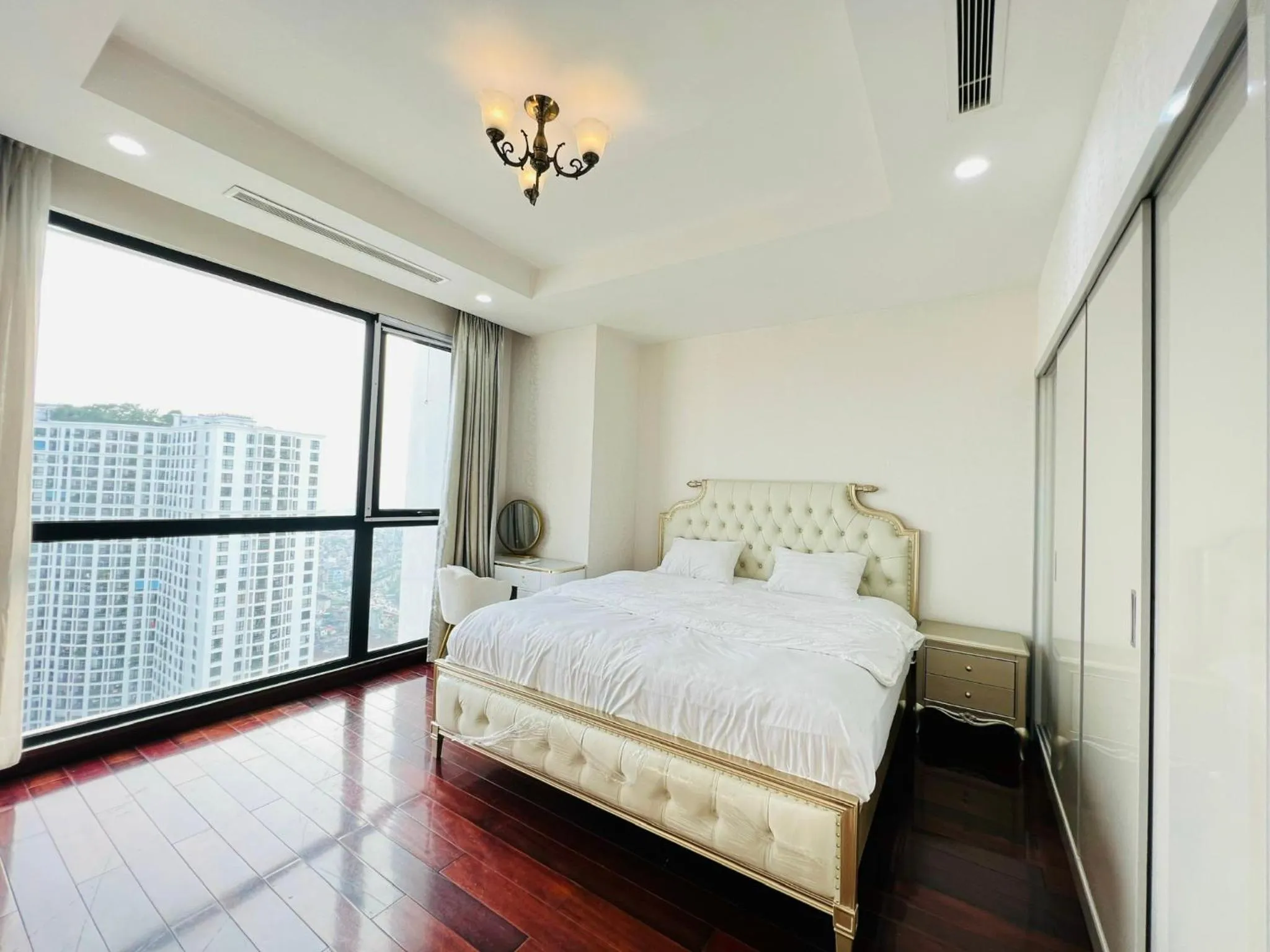 Bed in Vincom Royal City 72 Nguyễn Trãi Thanh Xuân