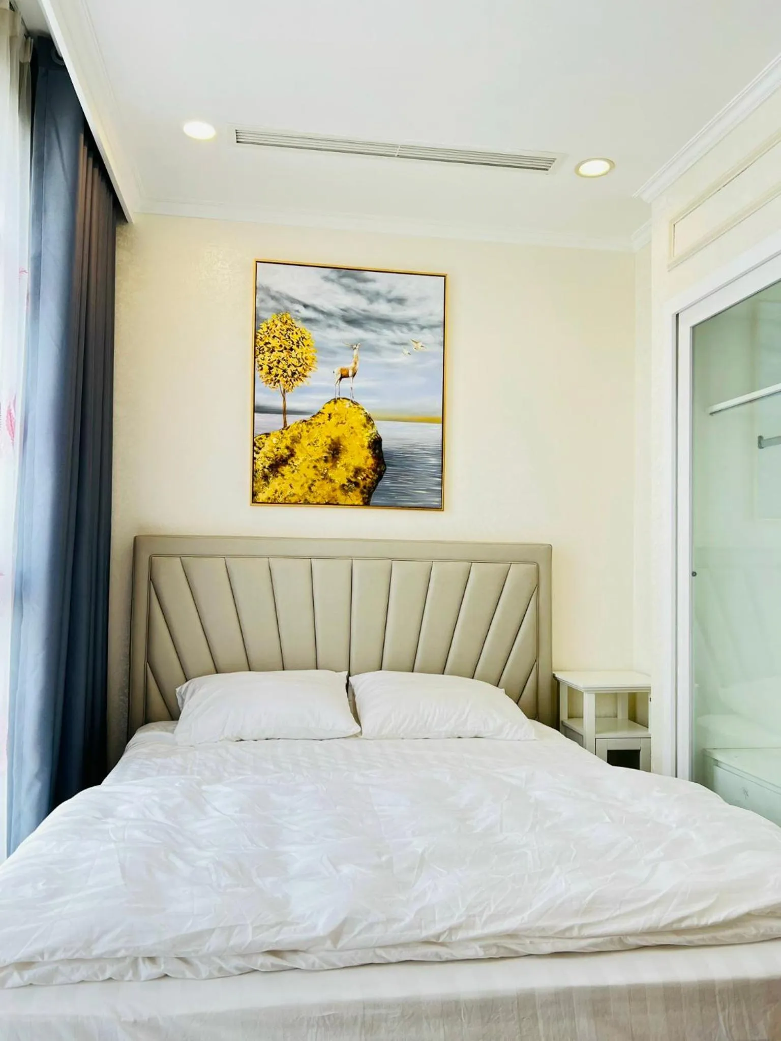 Bed in Vincom Royal City 72 Nguyễn Trãi Thanh Xuân