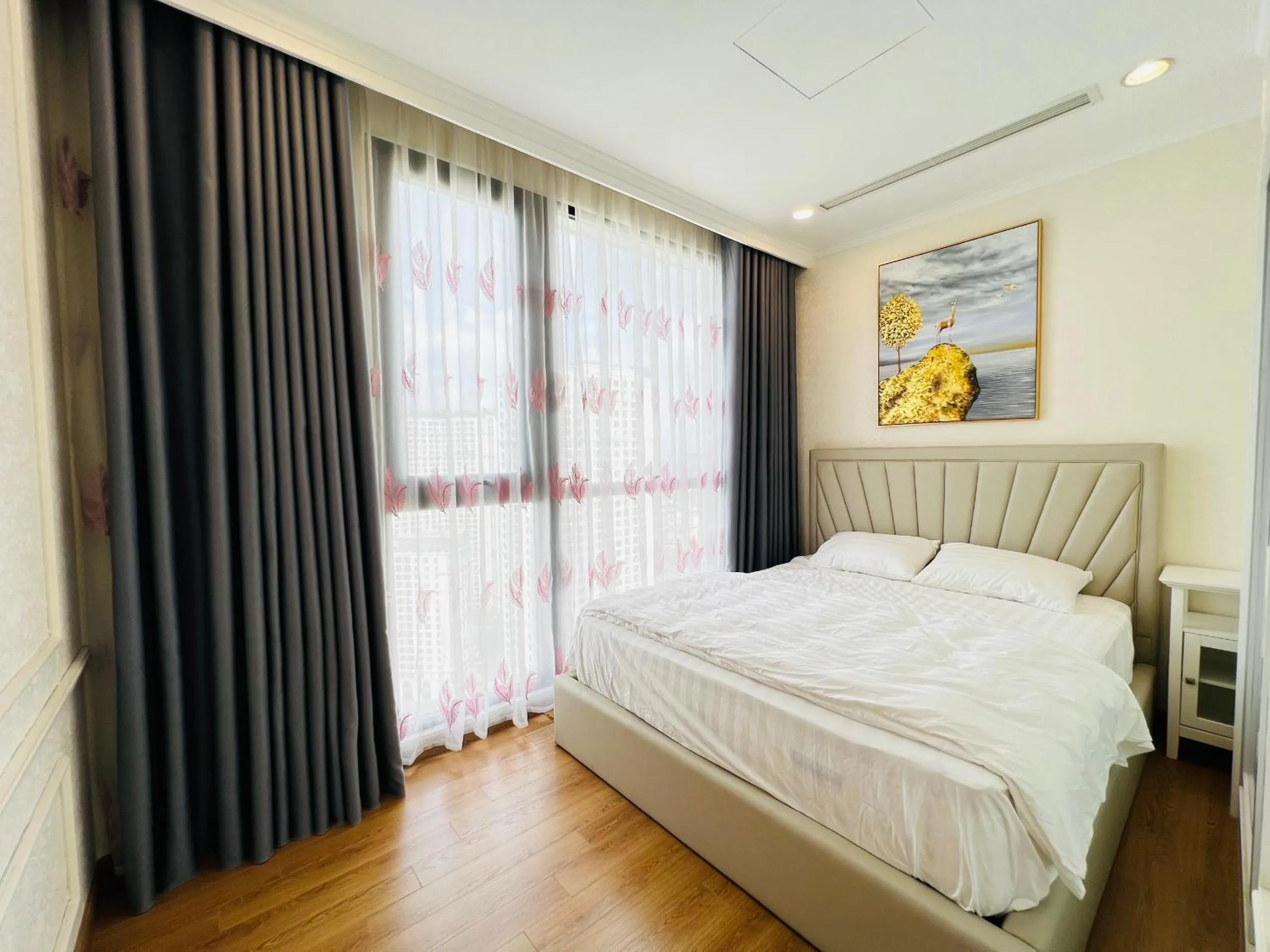 Bed in Vincom Royal City 72 Nguyễn Trãi Thanh Xuân