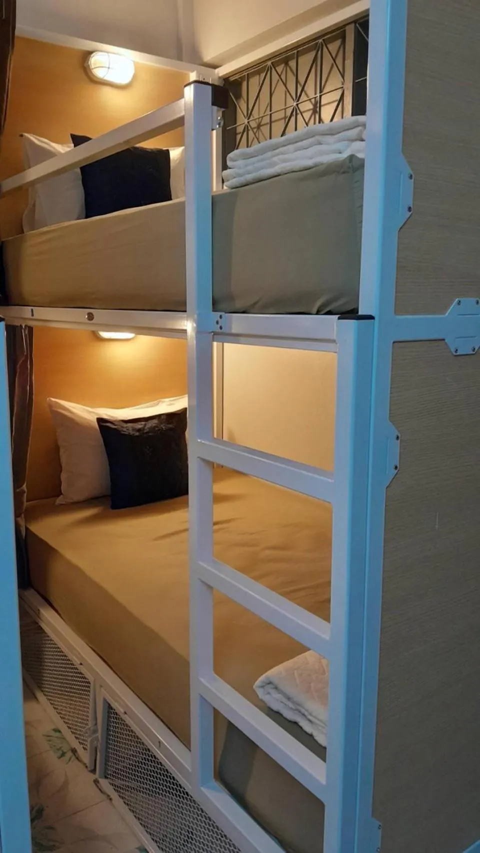 bunk bed, Bed in High5 Guesthouse