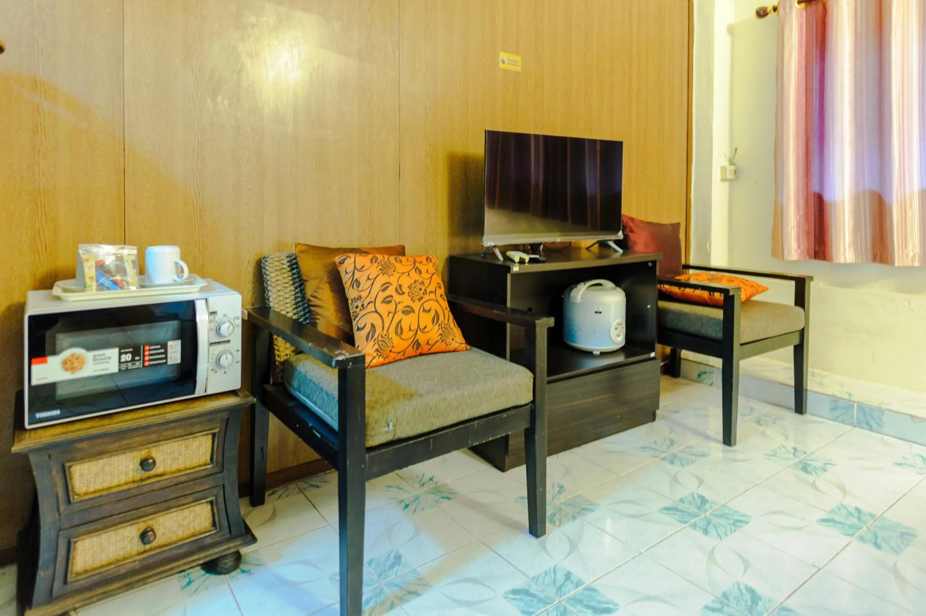 TV and multimedia in High5 Guesthouse