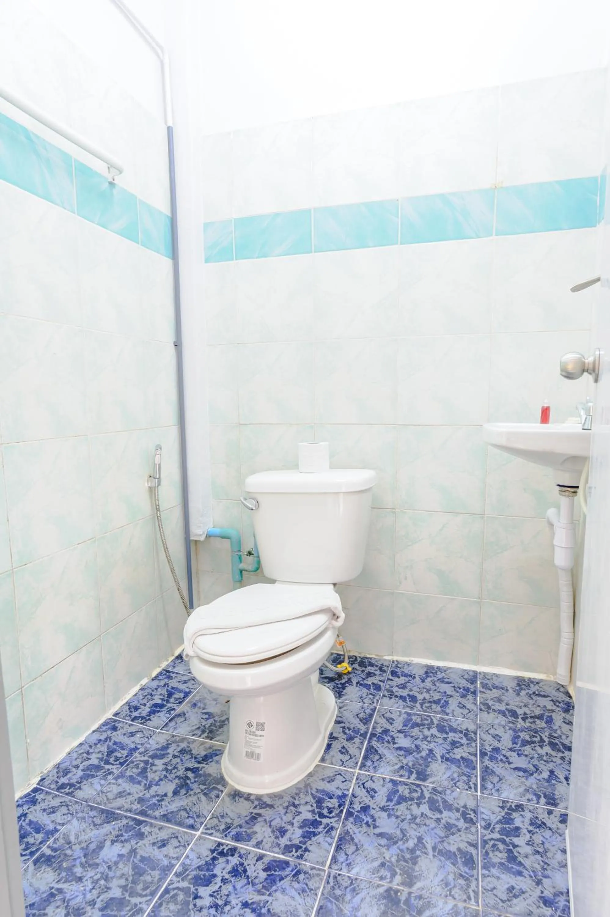 Shower in High5 Guesthouse