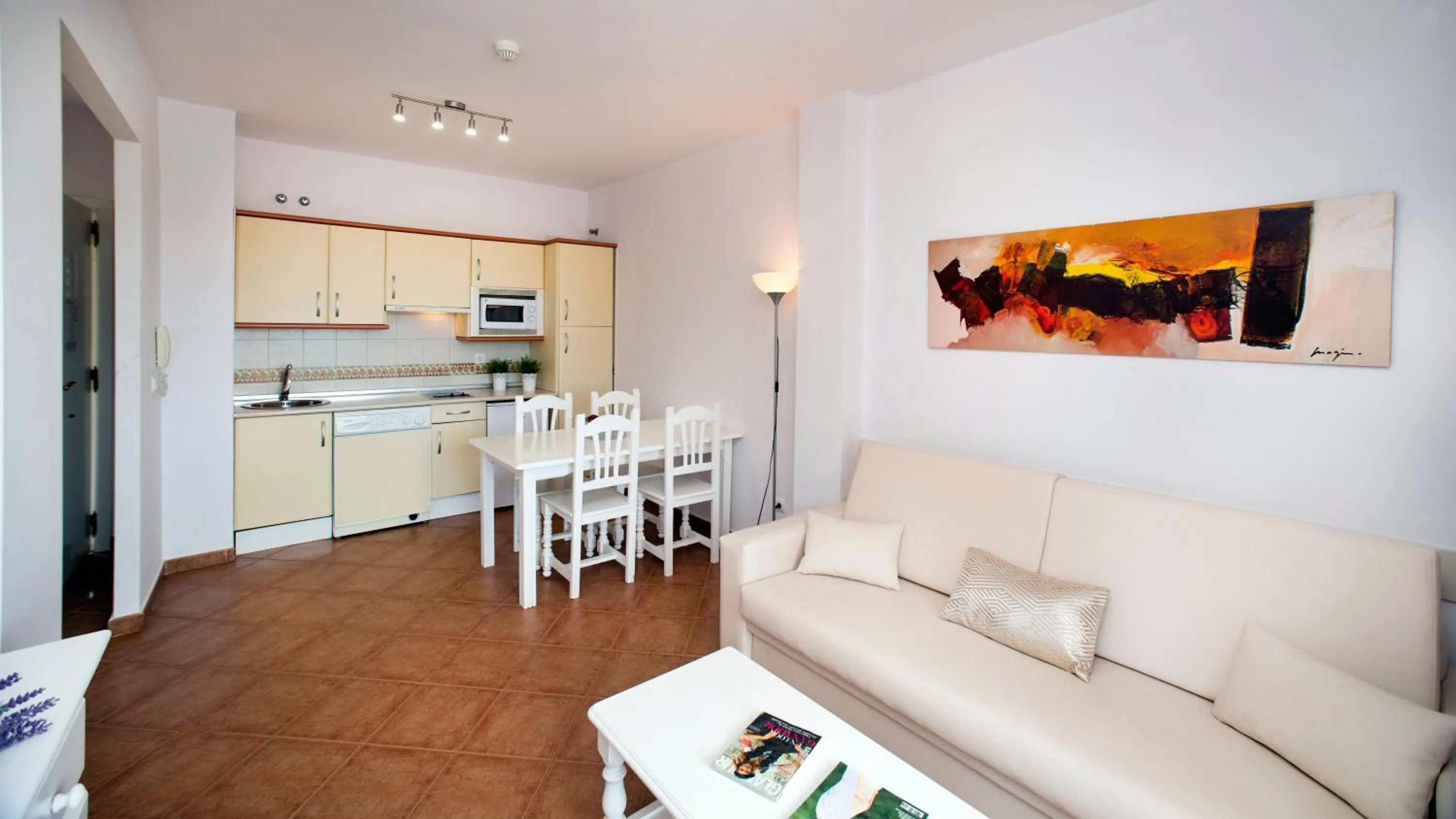 Kitchen or kitchenette in Leo Canela