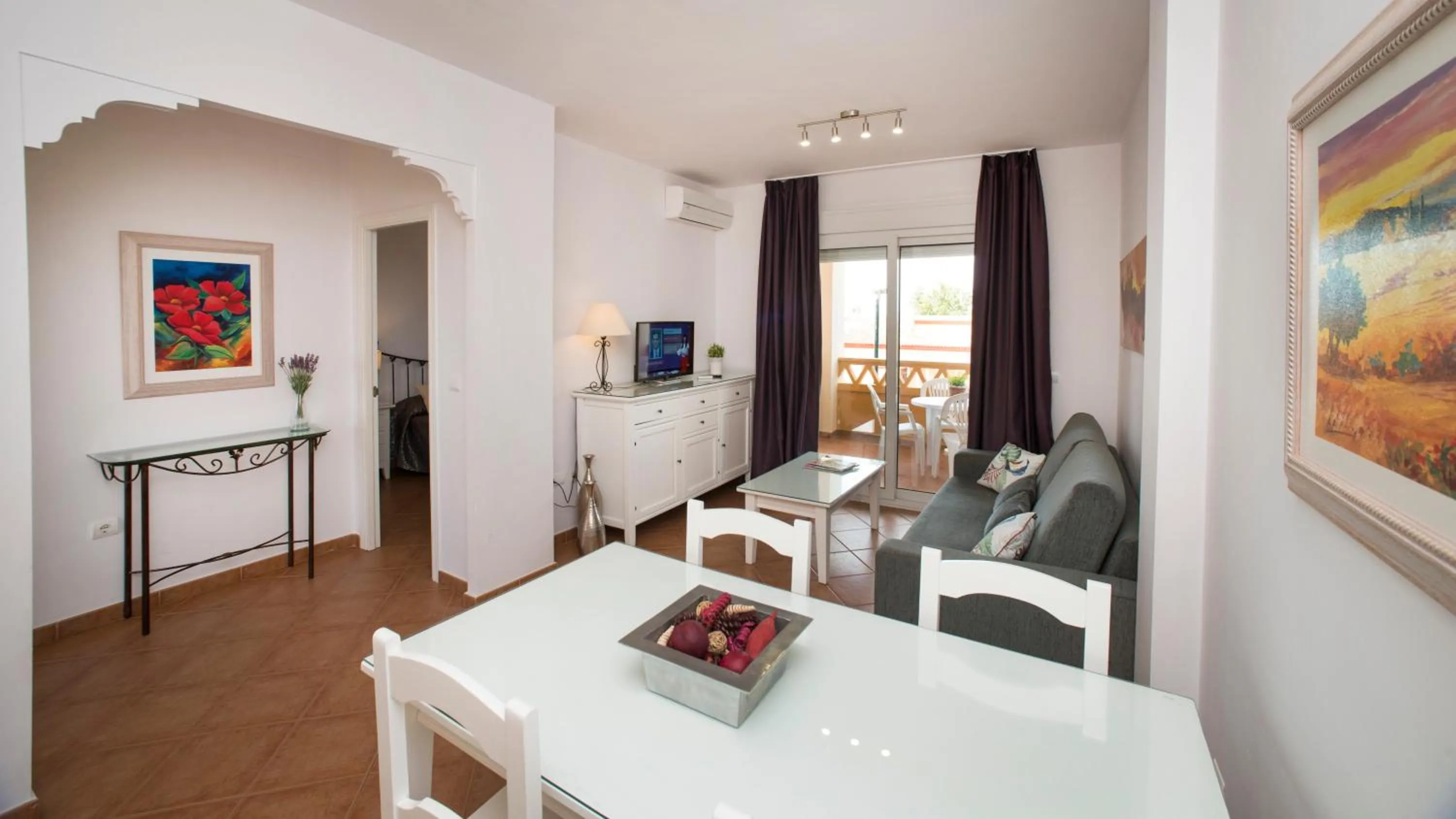 Dining area in Leo Canela