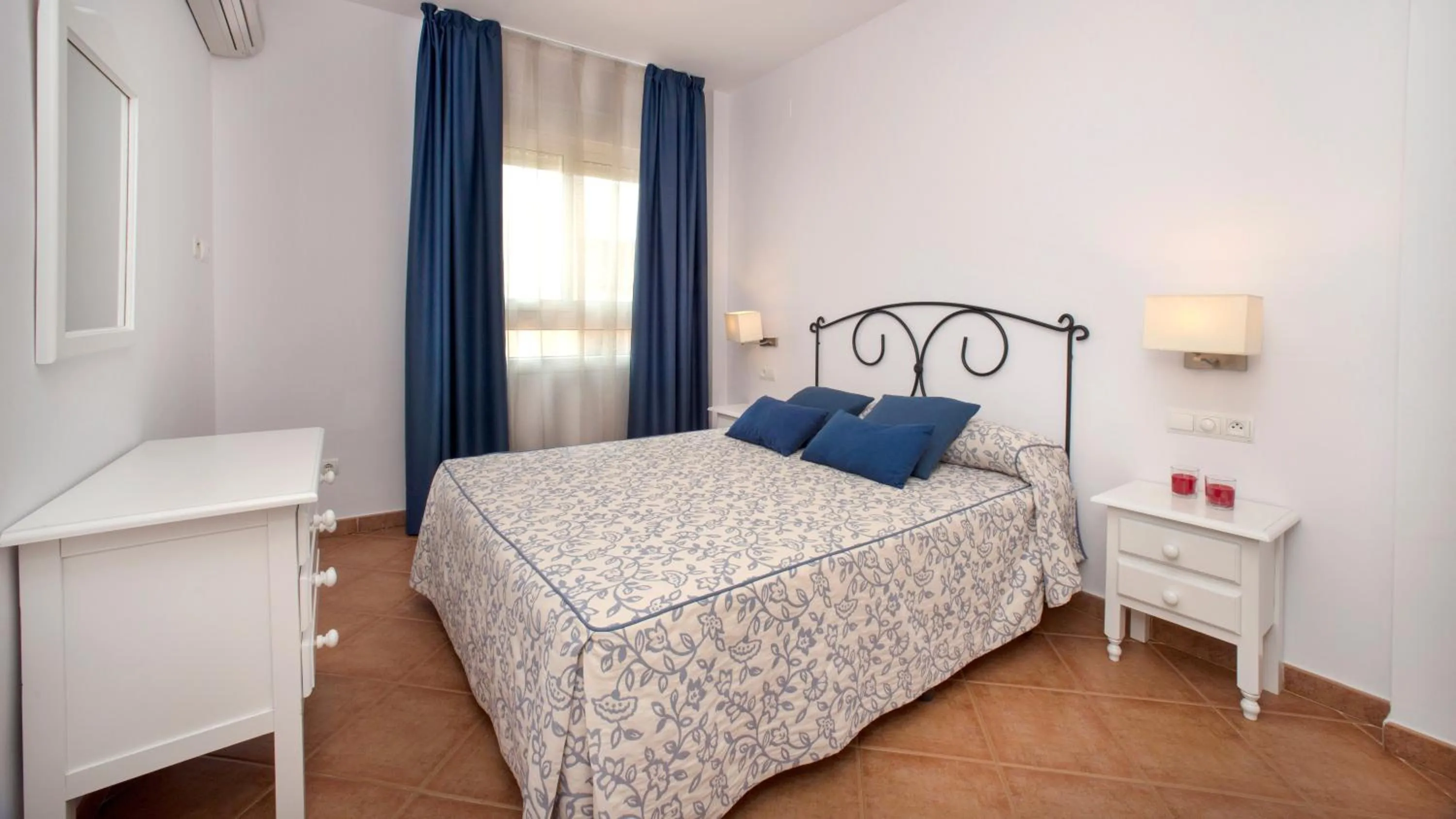 Bedroom, Bed in Leo Canela