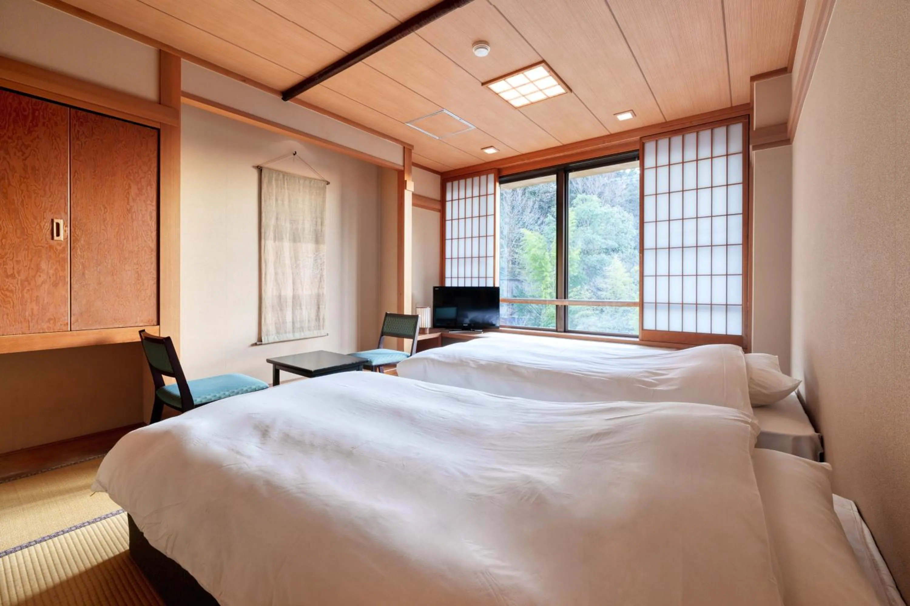 Photo of the whole room, Bed in Yukyo no Hibiki Yusai