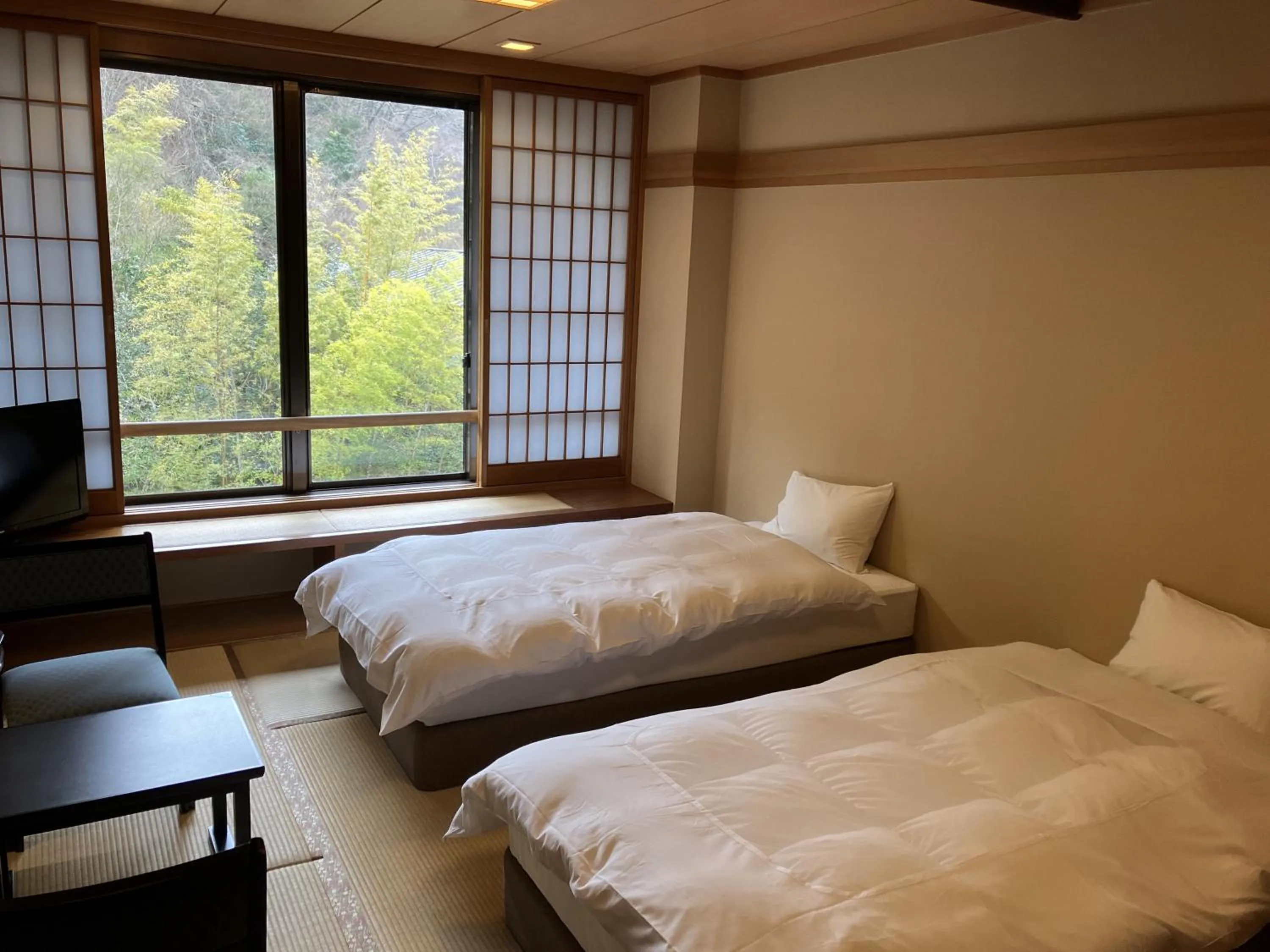 Photo of the whole room, Bed in Yukyo no Hibiki Yusai