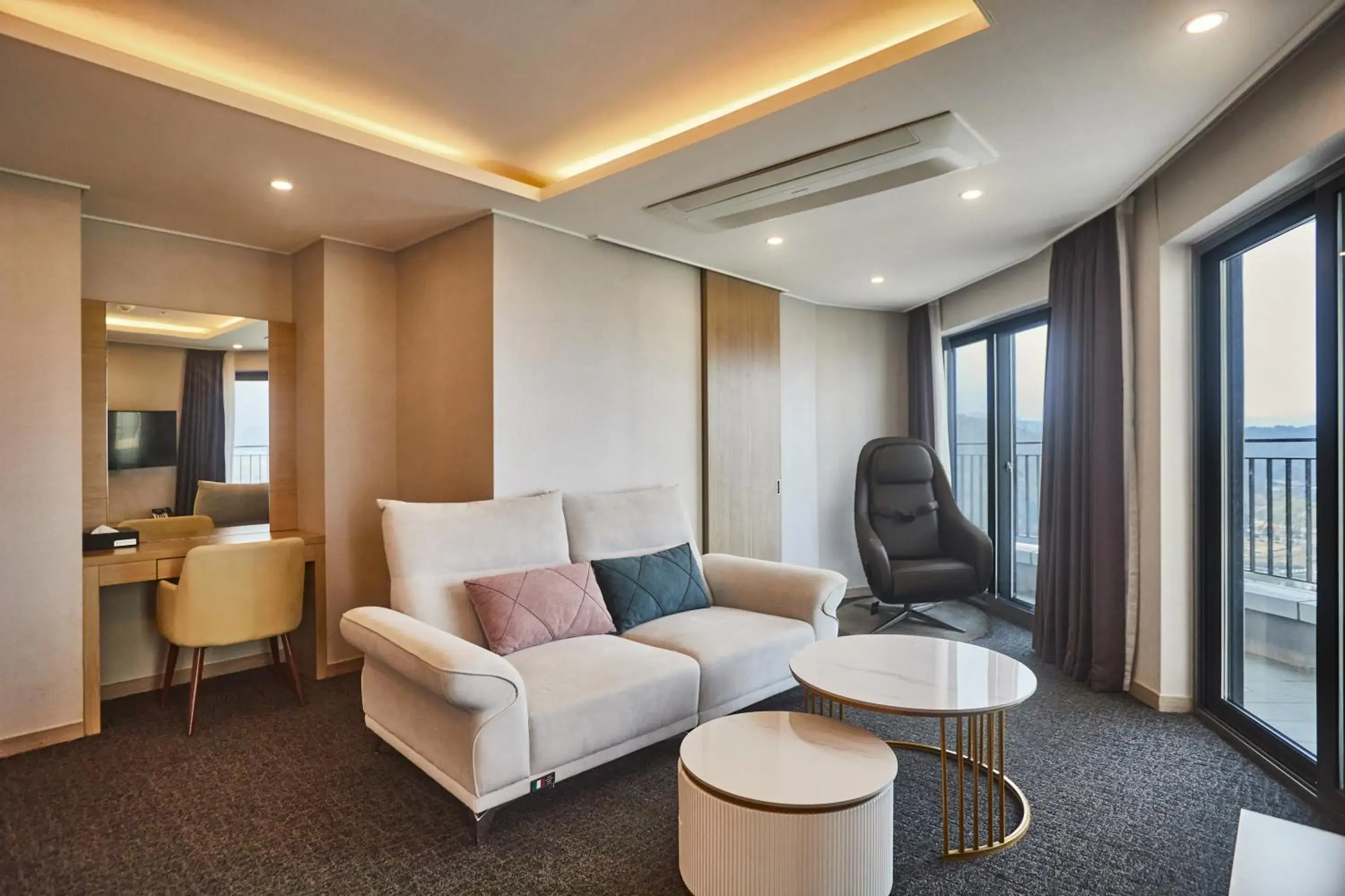 Seating area in Chuncheon Eston Hotel Seating area in Chuncheon Eston Hotel