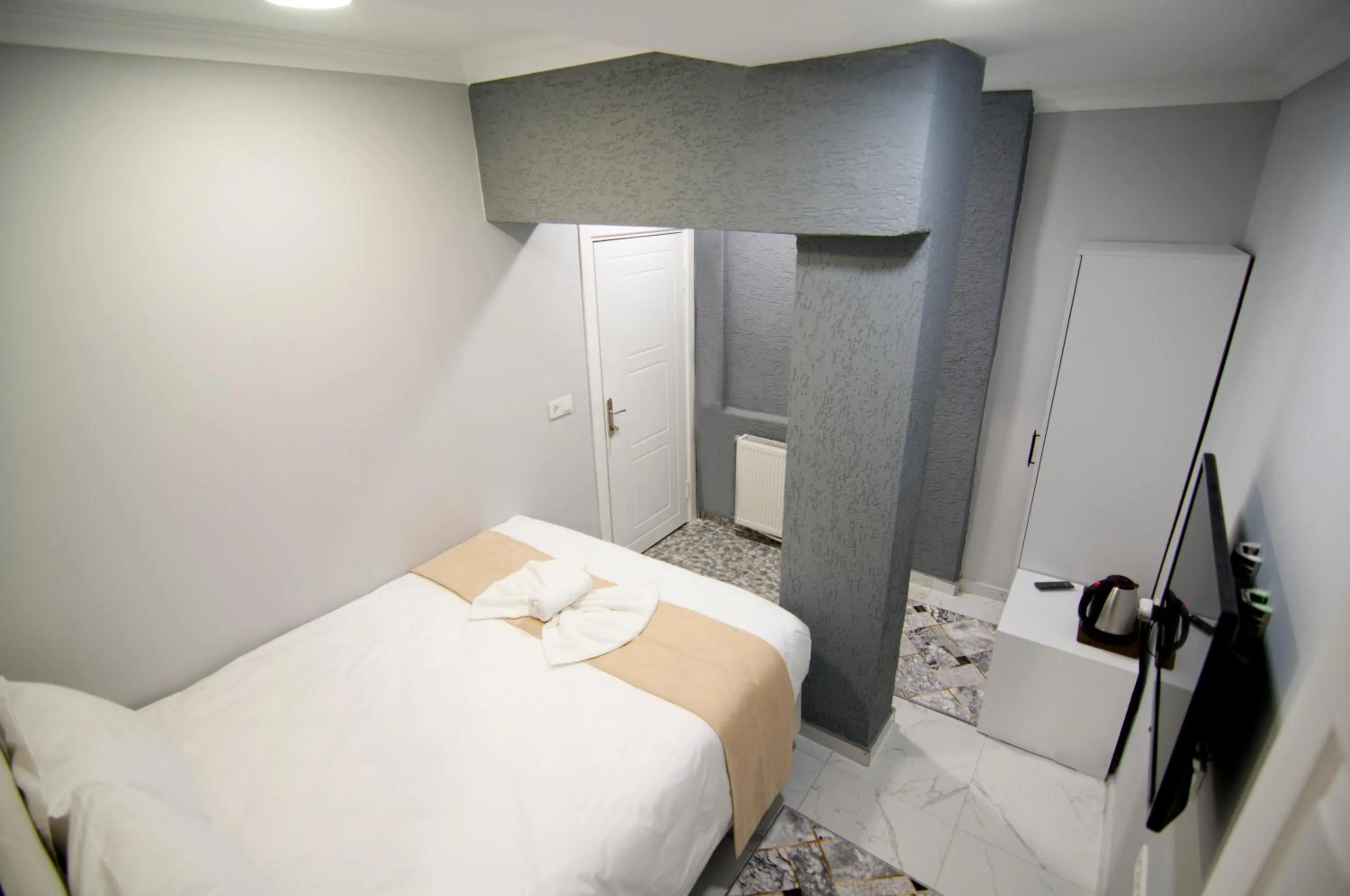 Bed in İstanbul Palace Hotel