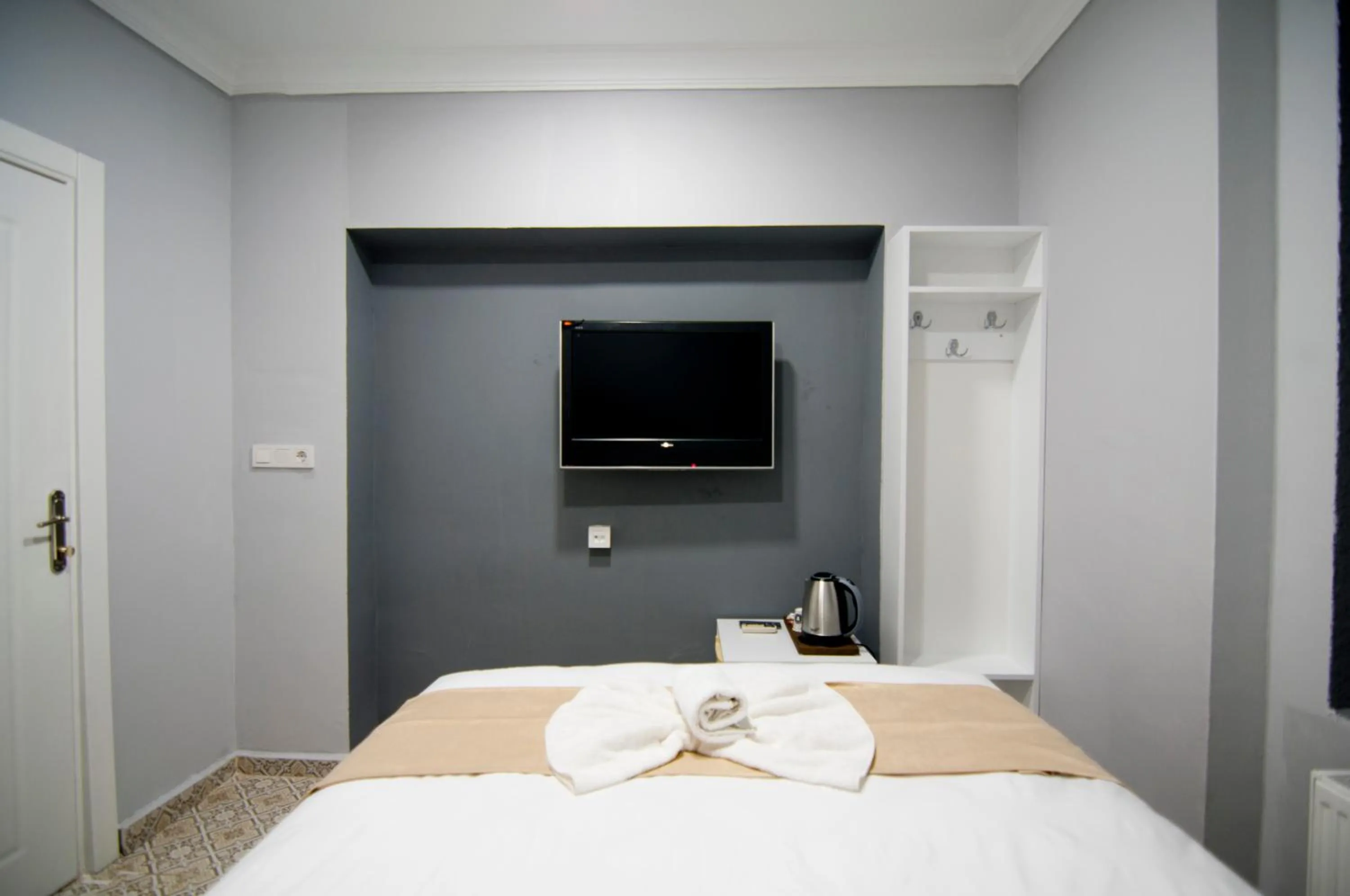 Bed in İstanbul Palace Hotel