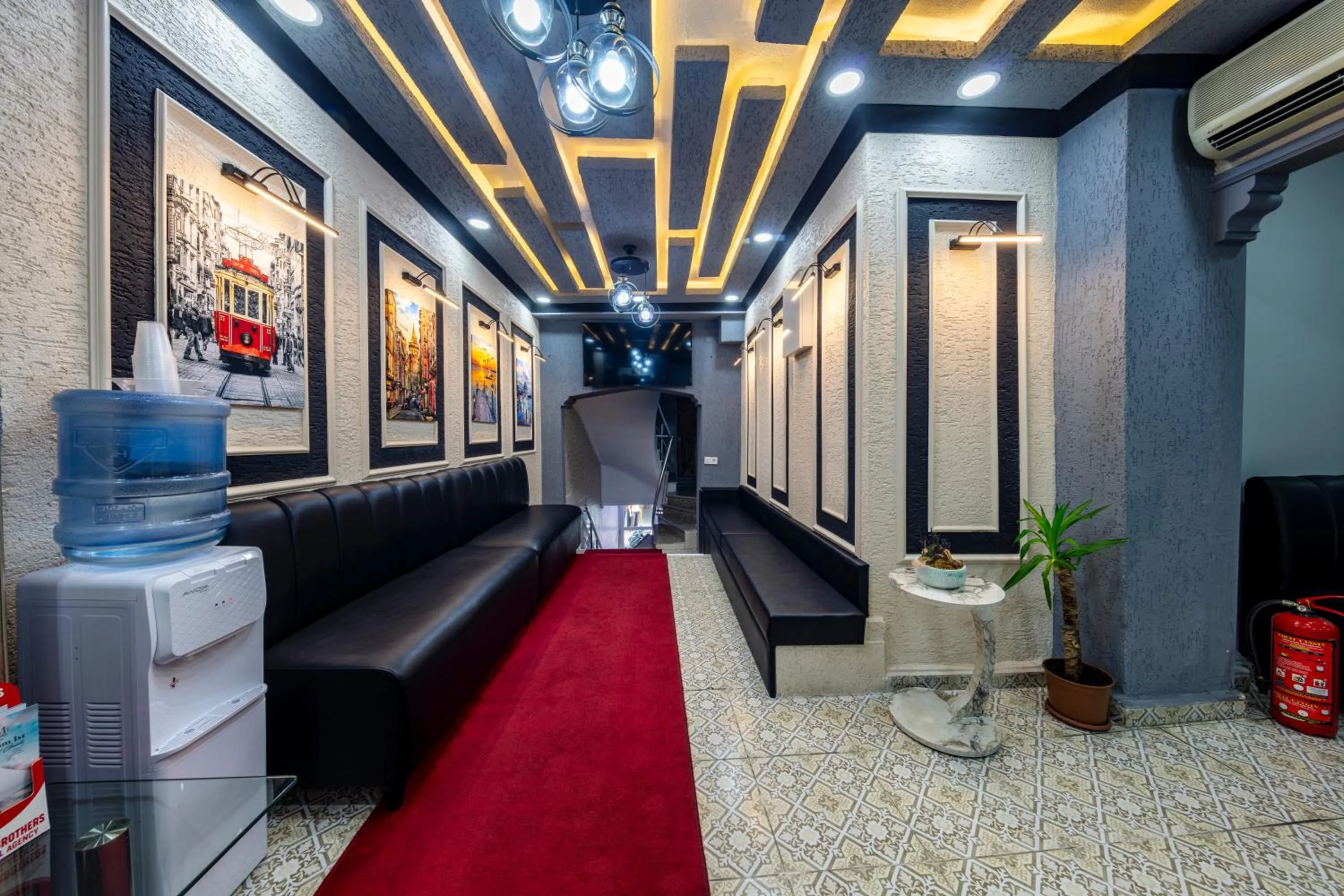 Lobby or reception in İstanbul Palace Hotel