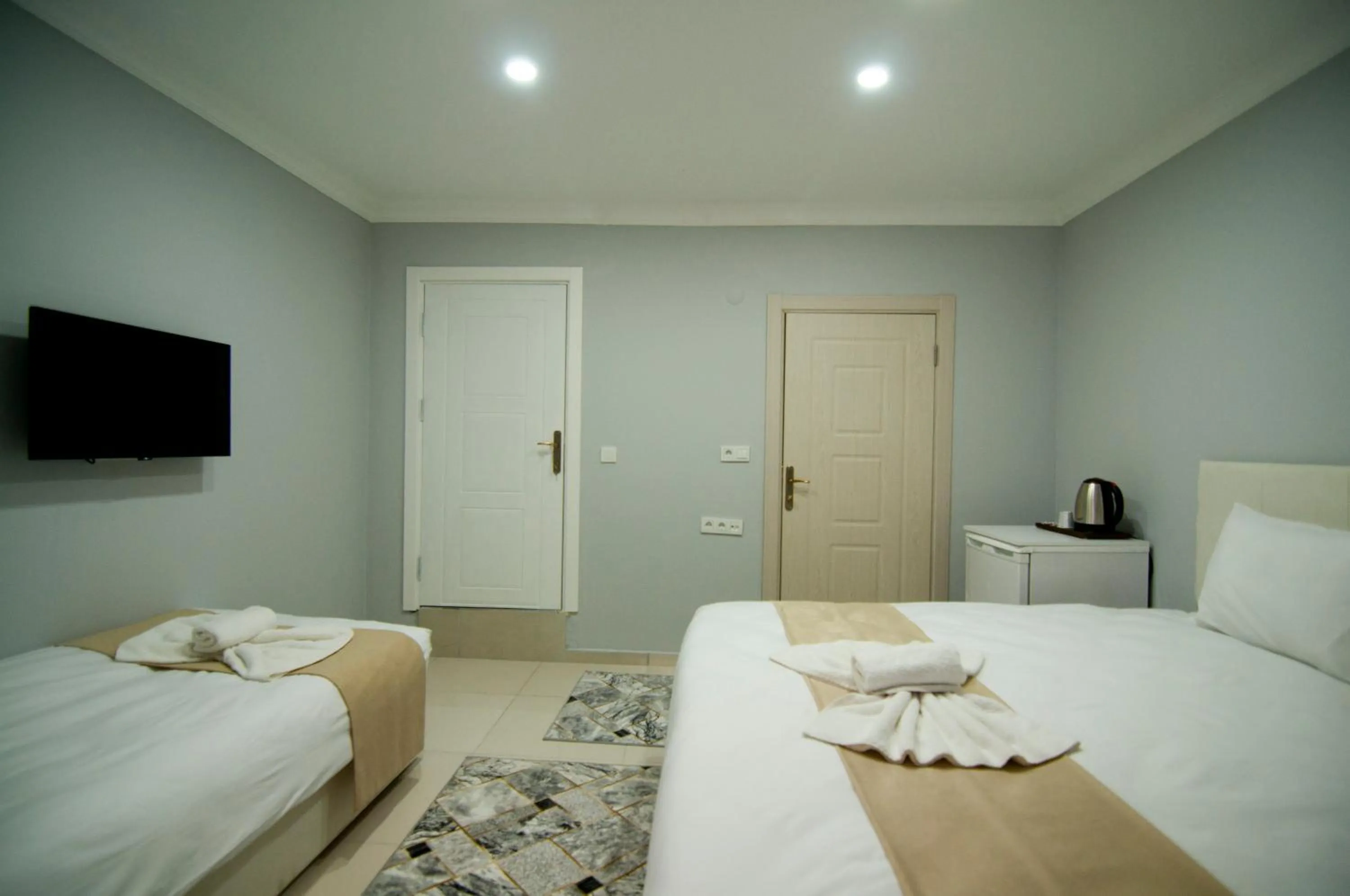 Bed in İstanbul Palace Hotel