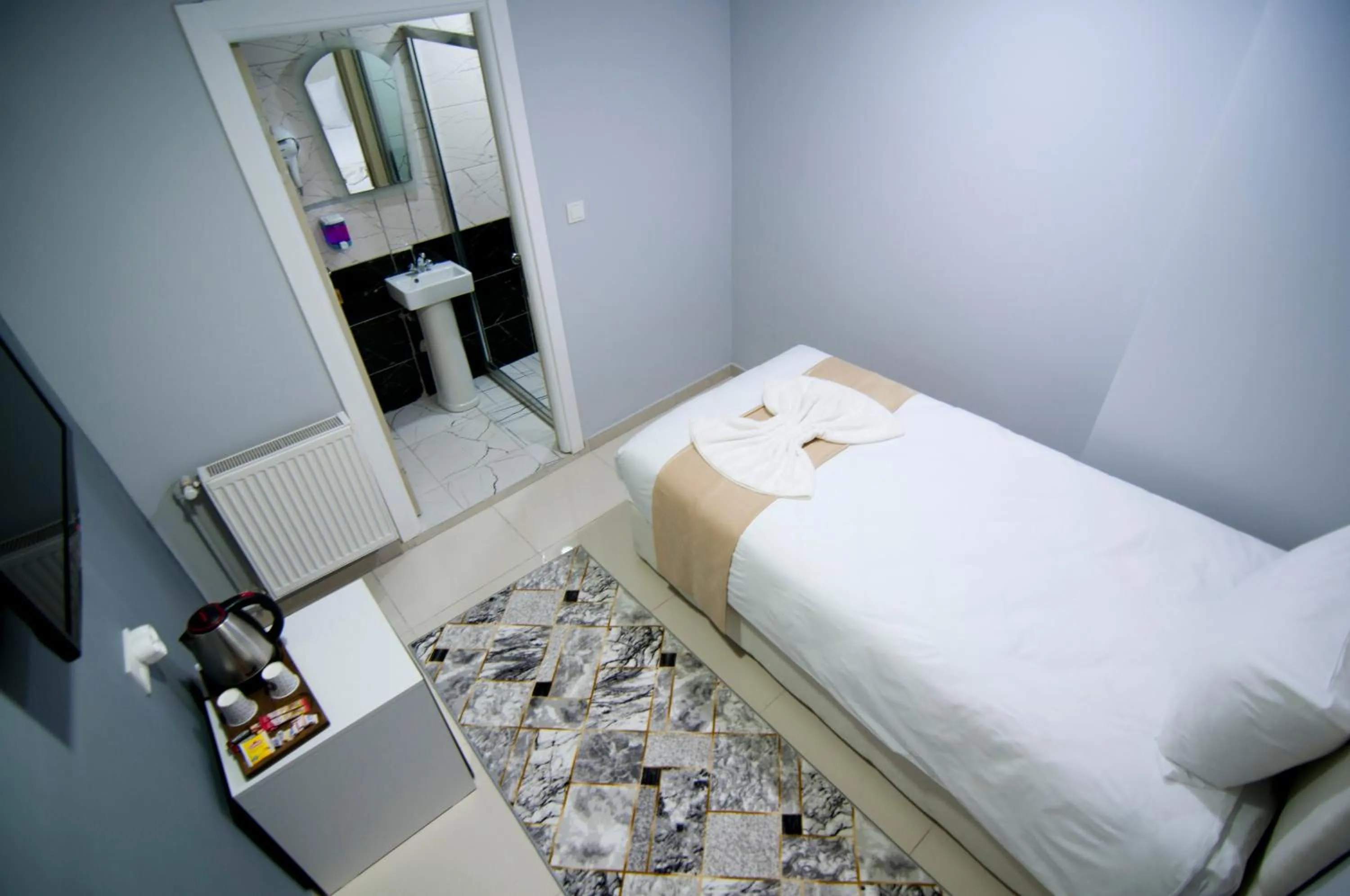 Bed in İstanbul Palace Hotel