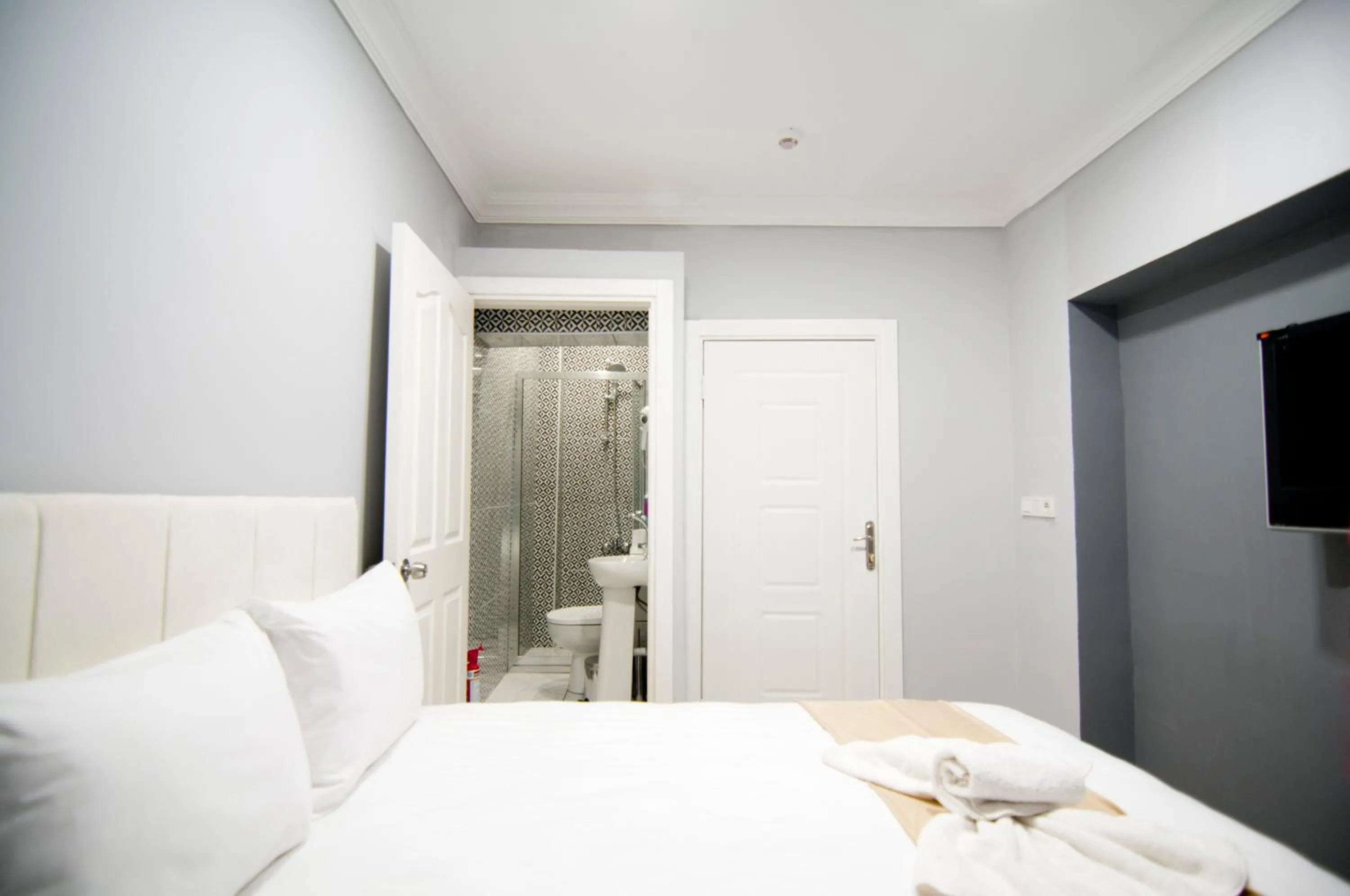 Bed in İstanbul Palace Hotel