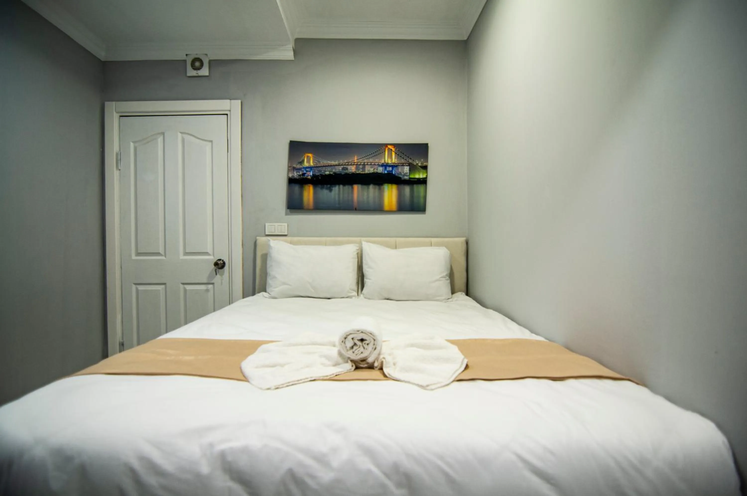 Bed in İstanbul Palace Hotel