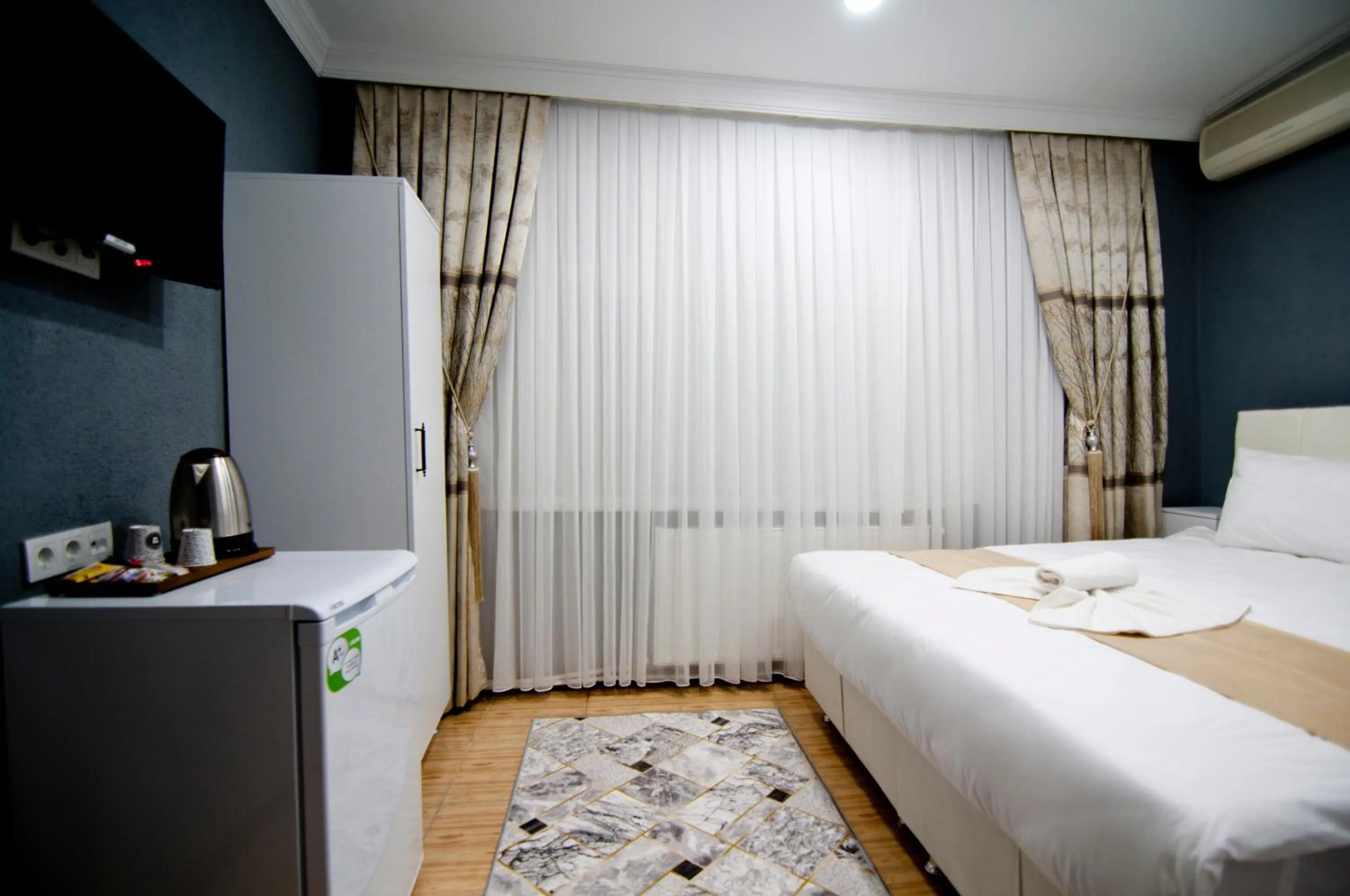 Bed in İstanbul Palace Hotel