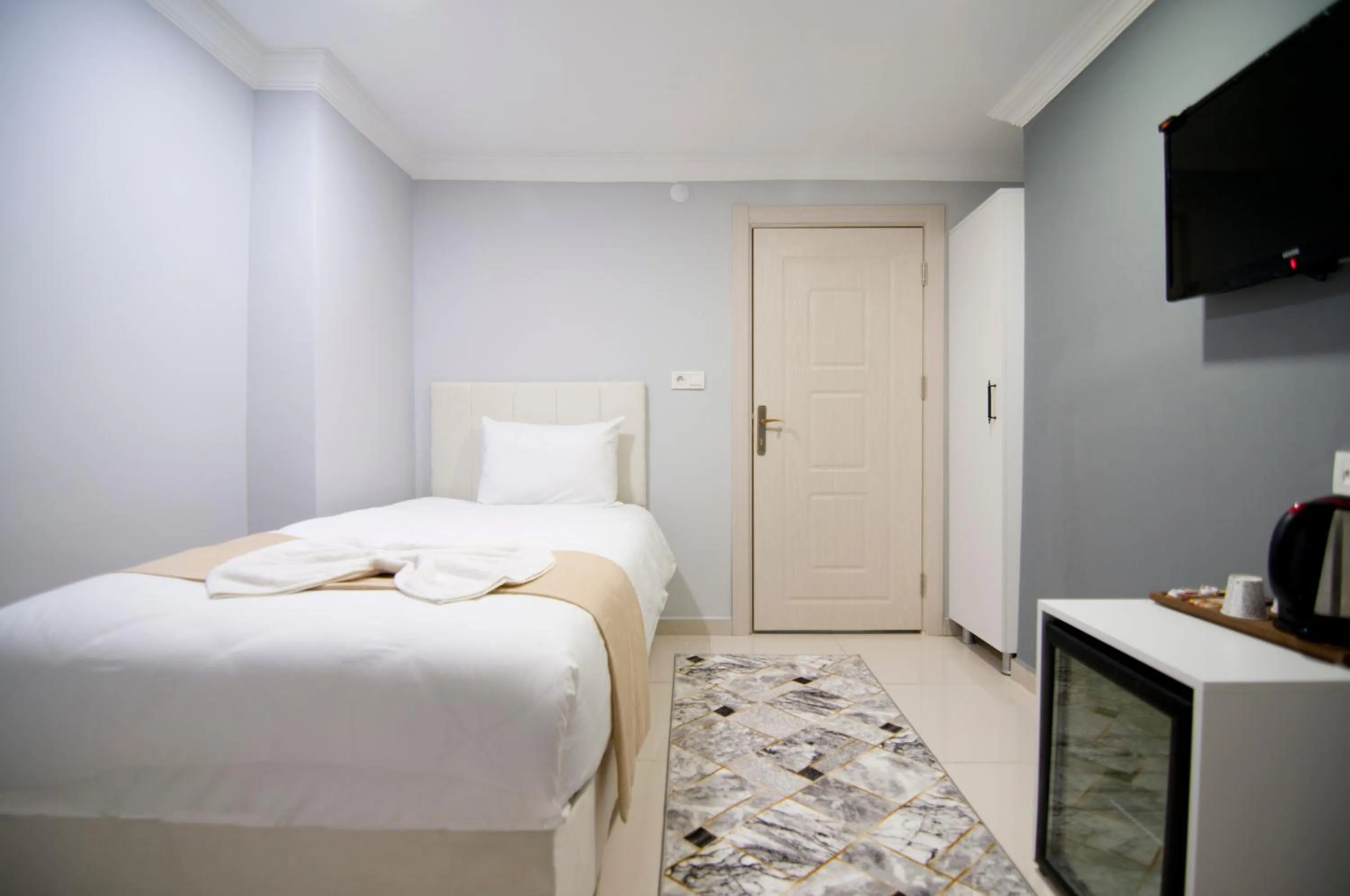 Bed in İstanbul Palace Hotel