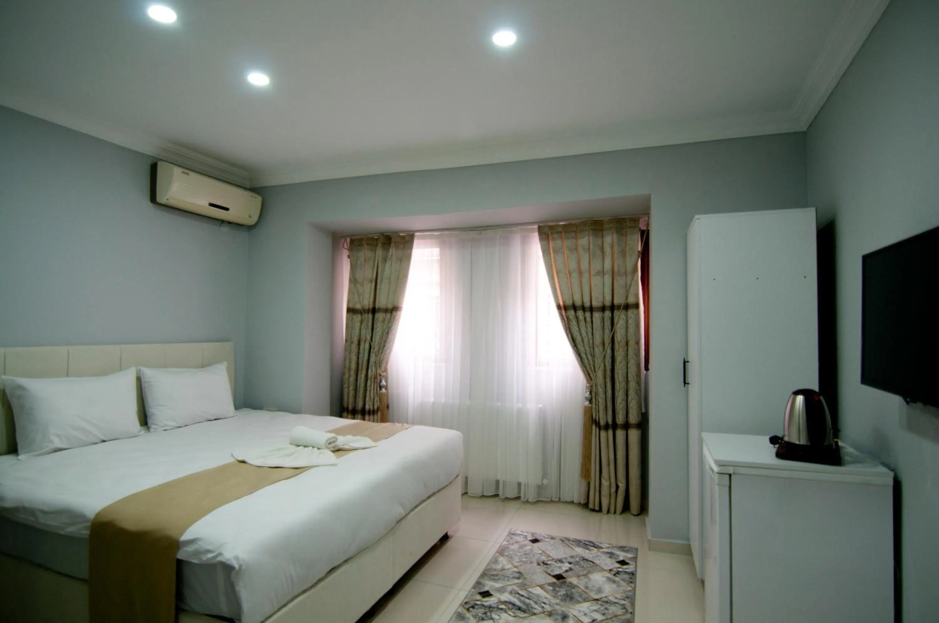 Bedroom, Bed in İstanbul Palace Hotel