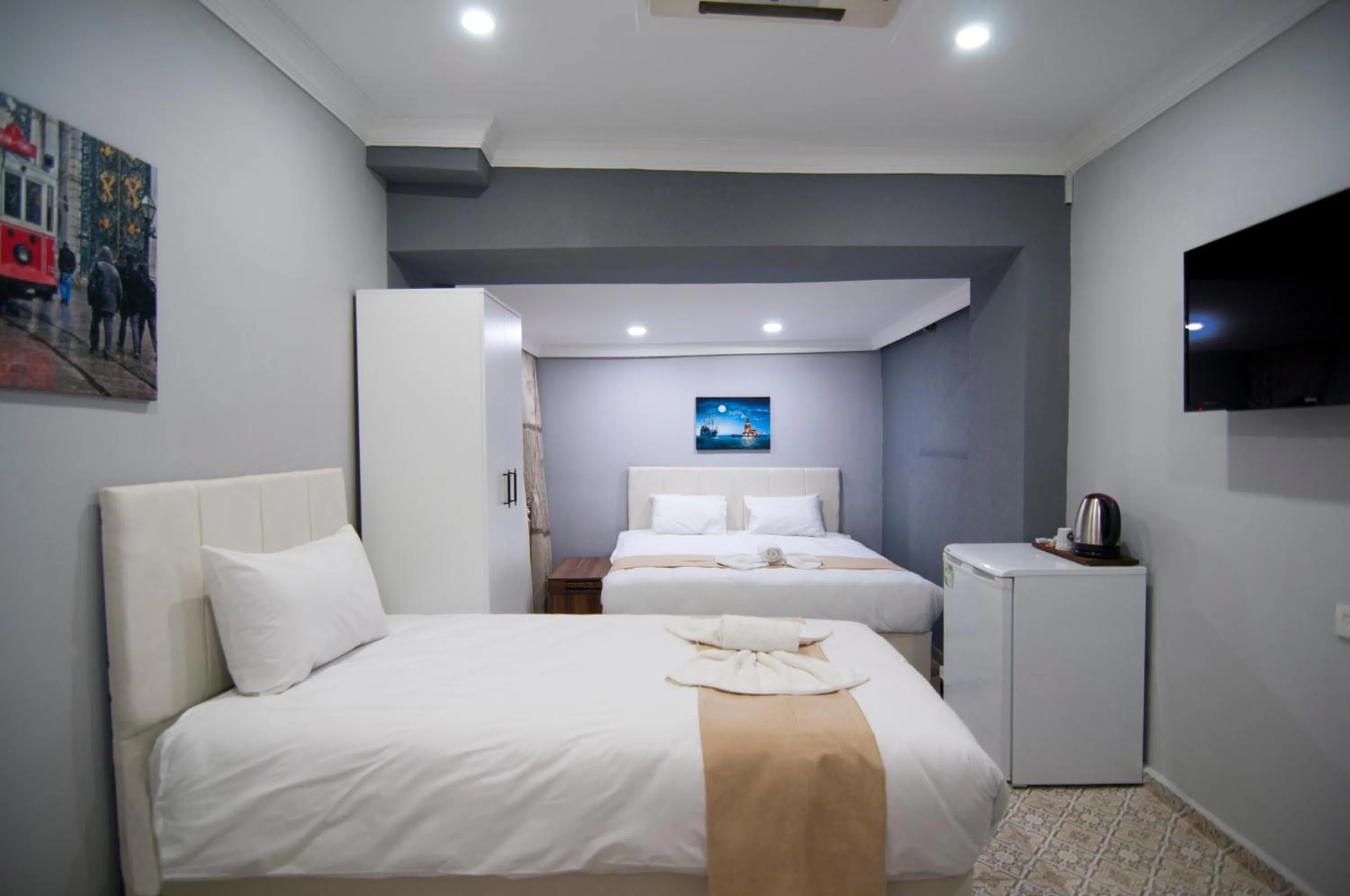 Bed in İstanbul Palace Hotel