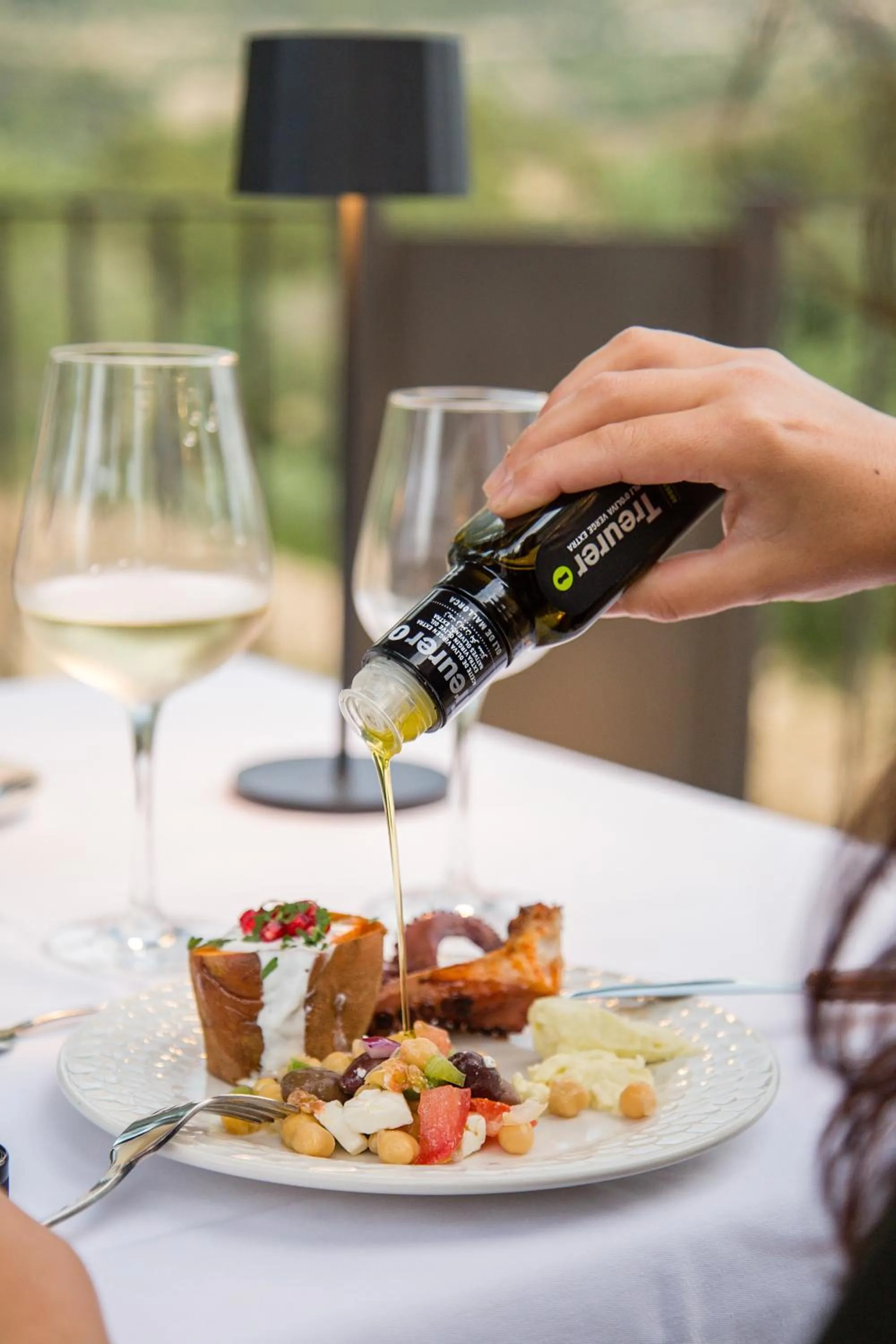 Food and drinks in Fincahotel Treurer - Olive Grove & Grand House - Adults Only