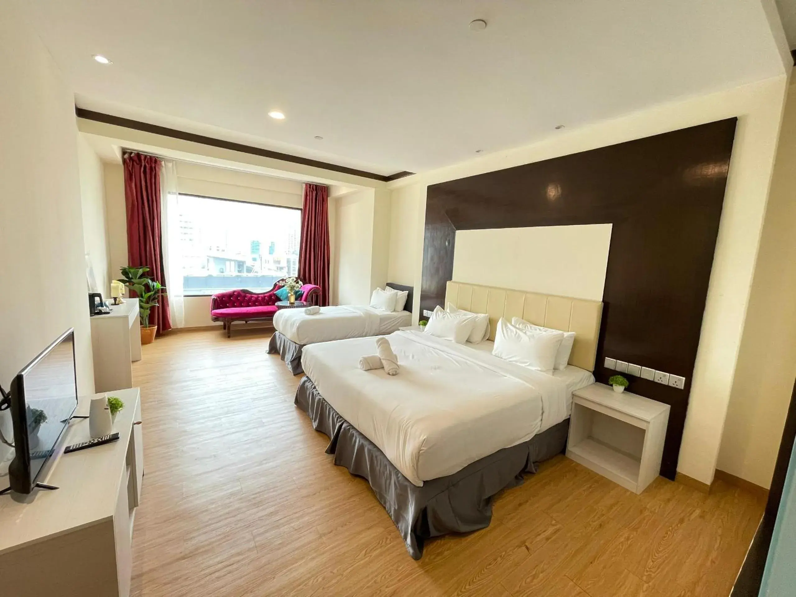 Seating area, Bed in Kingston Hotel - Jalan Tuanku Abdul Rahman Seating area, Bed in Kingston Hotel - Jalan Tuanku Abdul Rahman