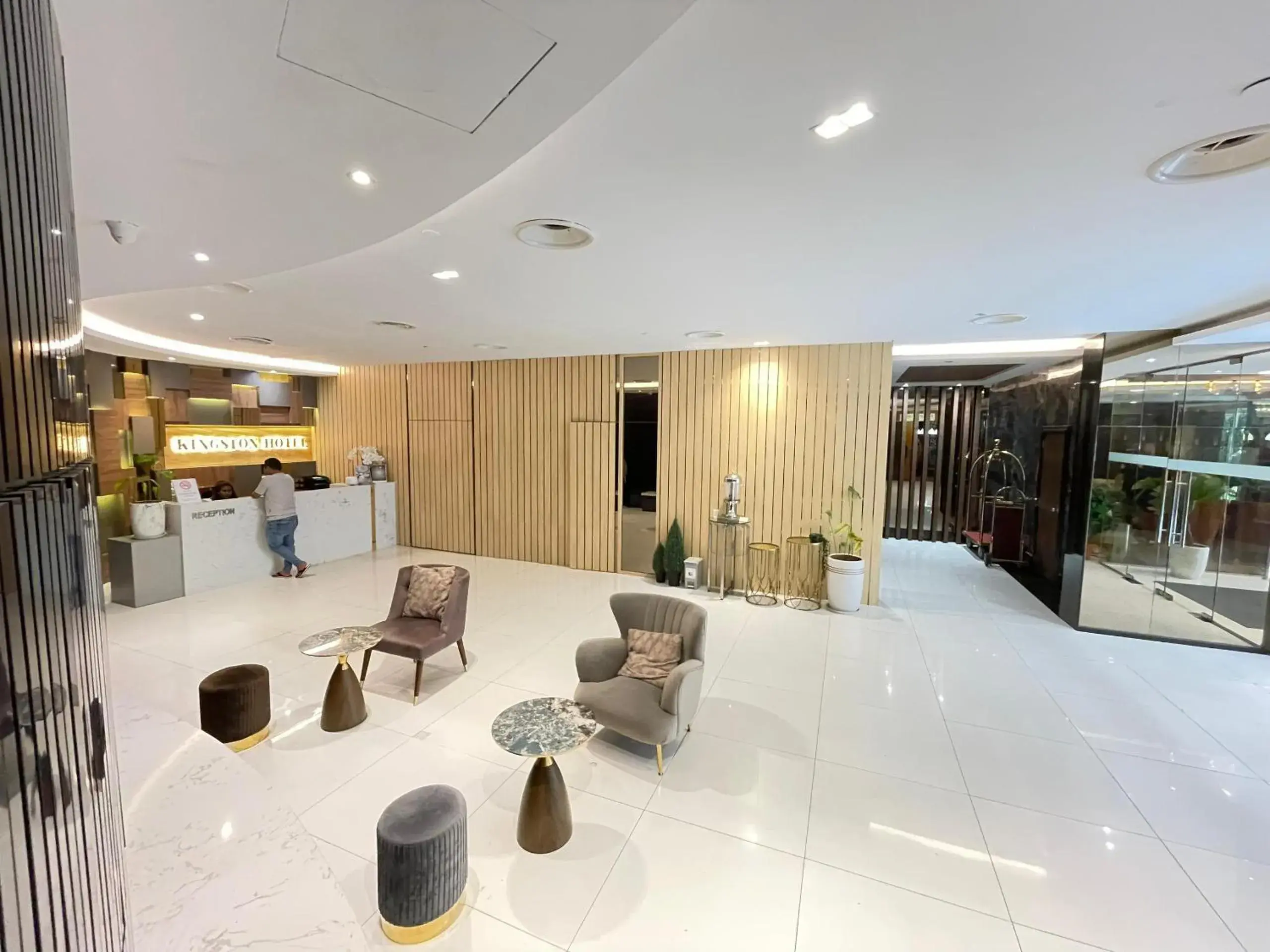 Lobby or reception, Restaurant/Places to Eat in Kingston Hotel - Jalan Tuanku Abdul Rahman Lobby or reception, Restaurant/Places to Eat in Kingston Hotel - Jalan Tuanku Abdul Rahman