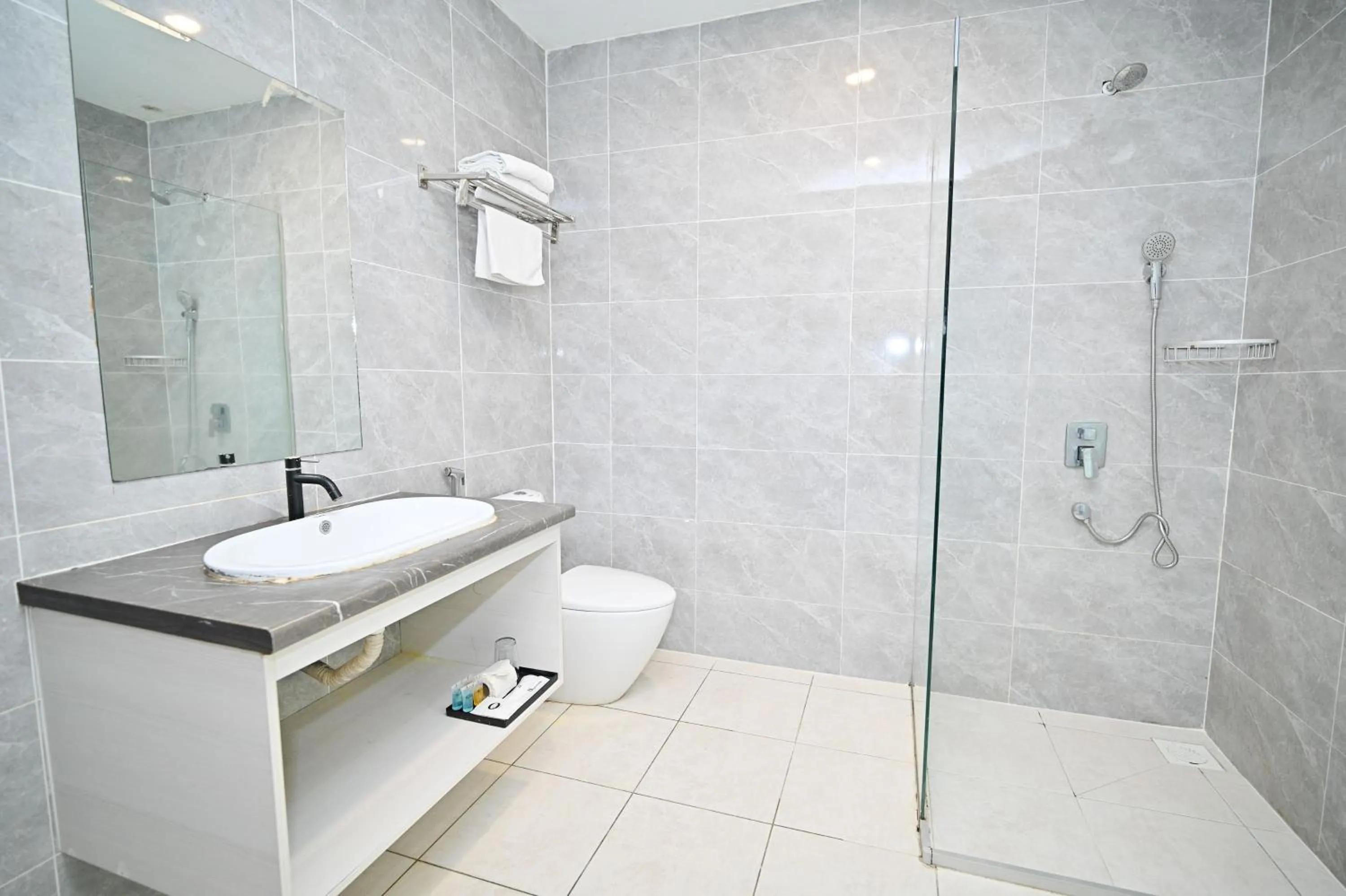 Bathroom in Kingston Hotel 5 - Chow Kit