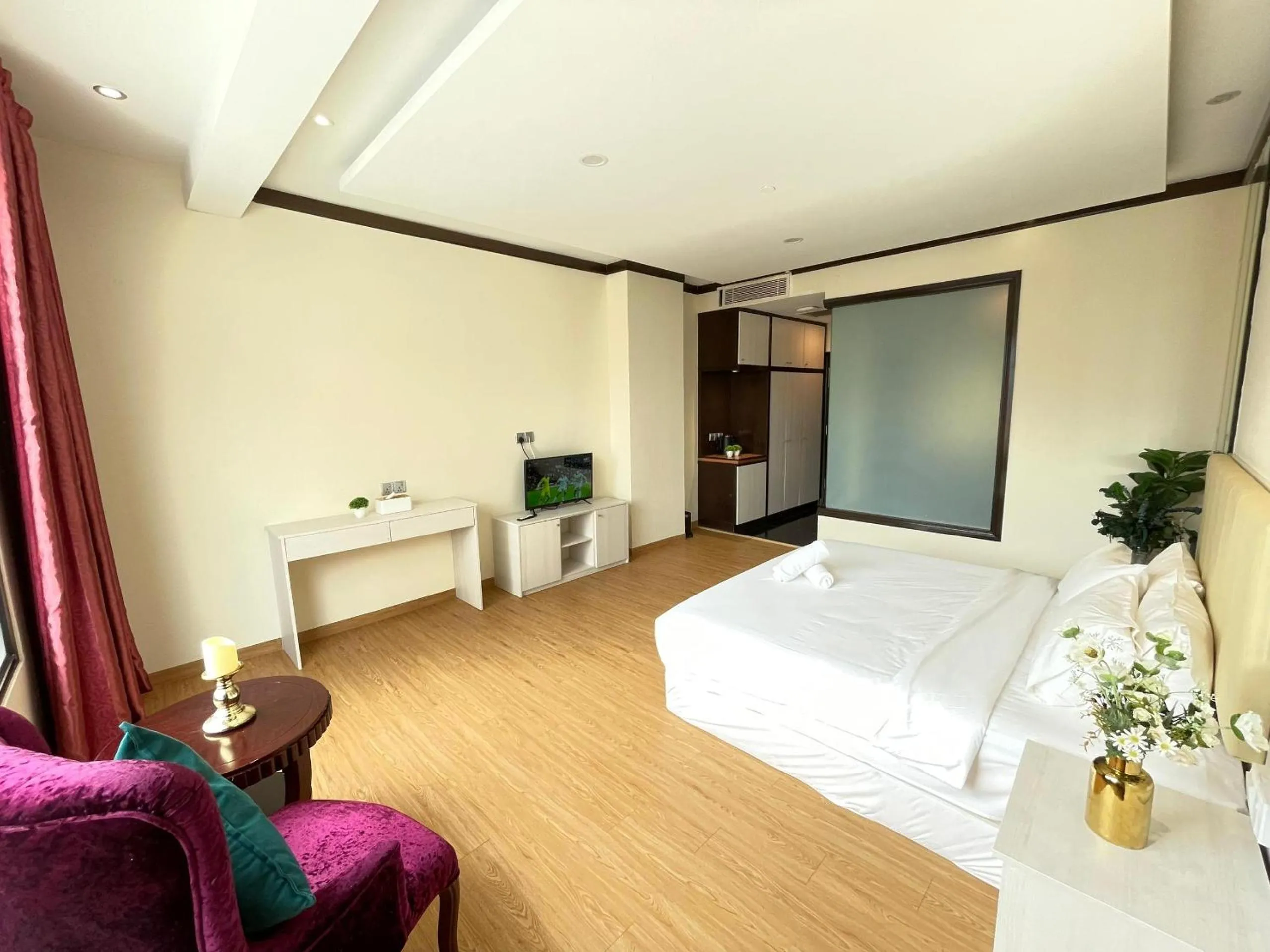 Seating area, Bed in Kingston Hotel - Jalan Tuanku Abdul Rahman