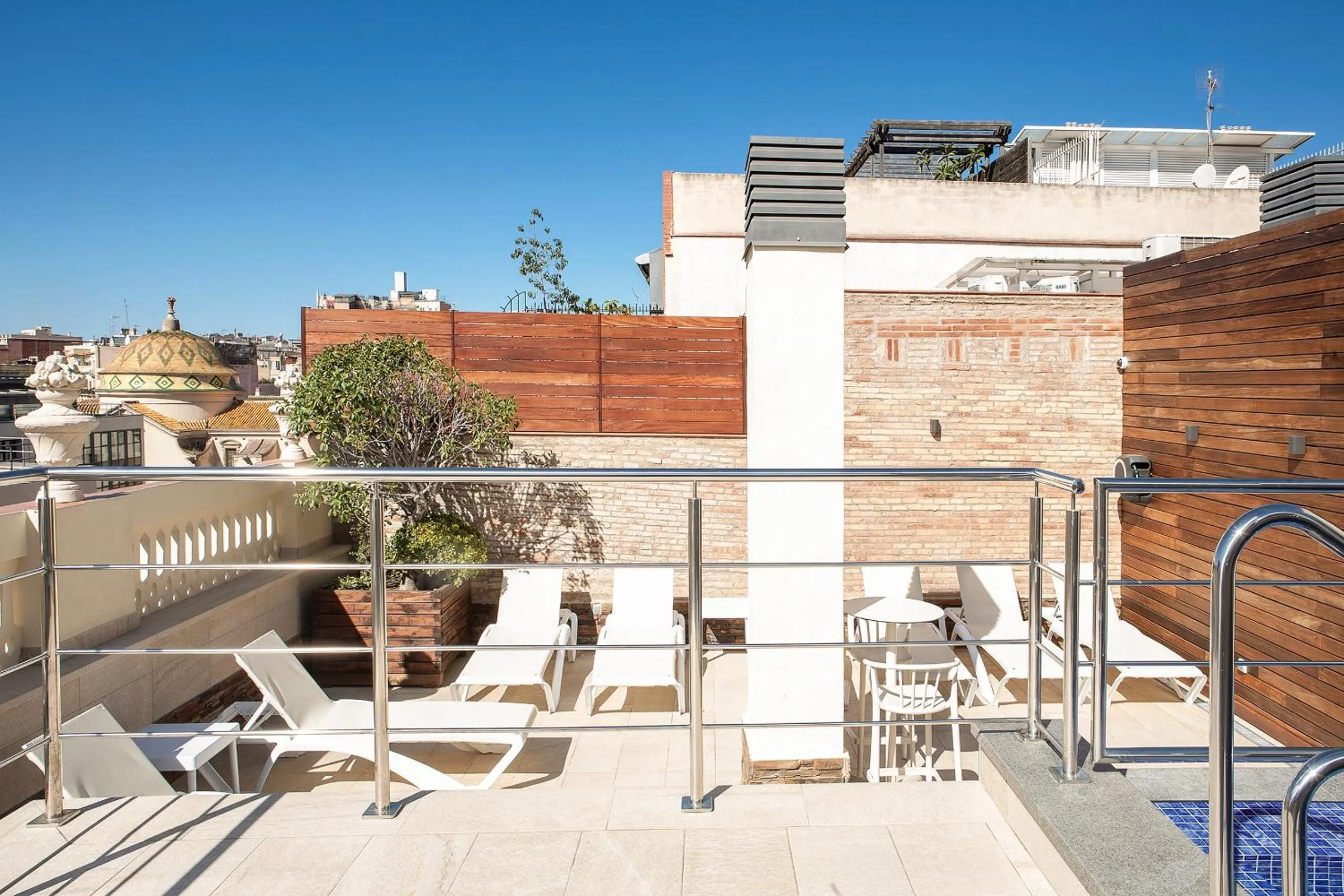 Property building in Ciutat Vella